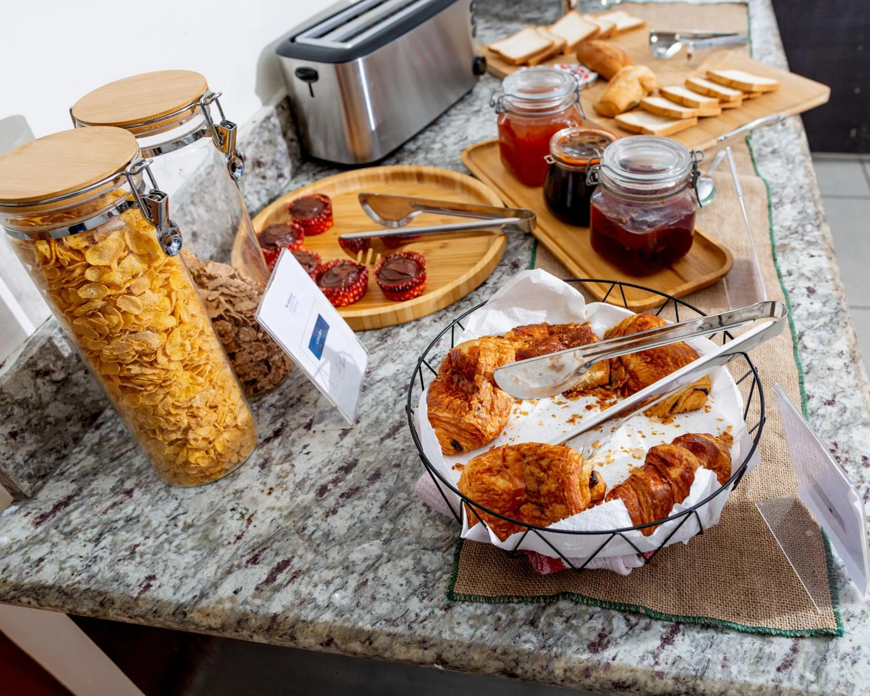 Restaurant/places to eat in Résidences Les Hauts de l'Indenié