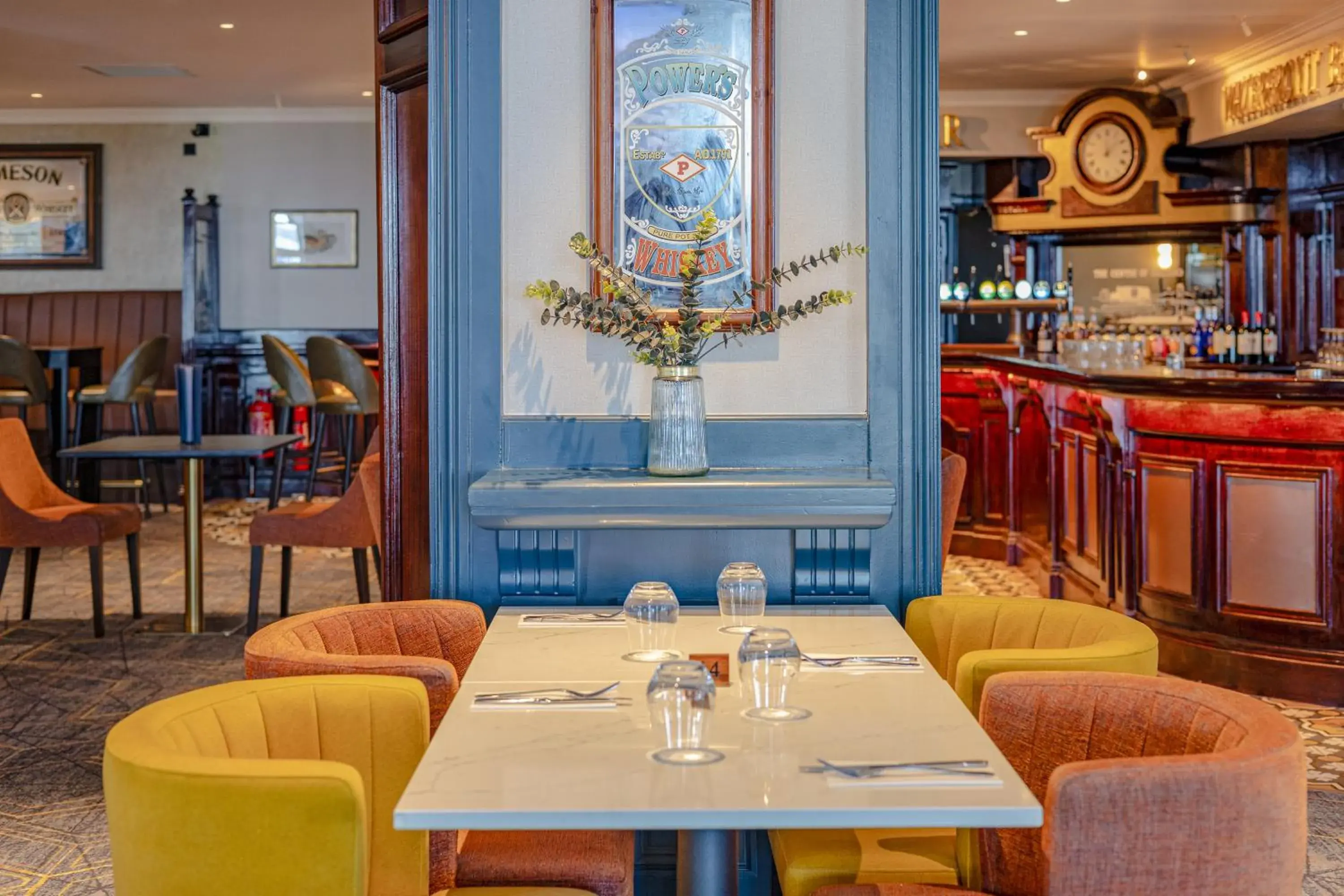 Lounge or bar in Hodson Bay Hotel Lounge or bar in Hodson Bay Hotel