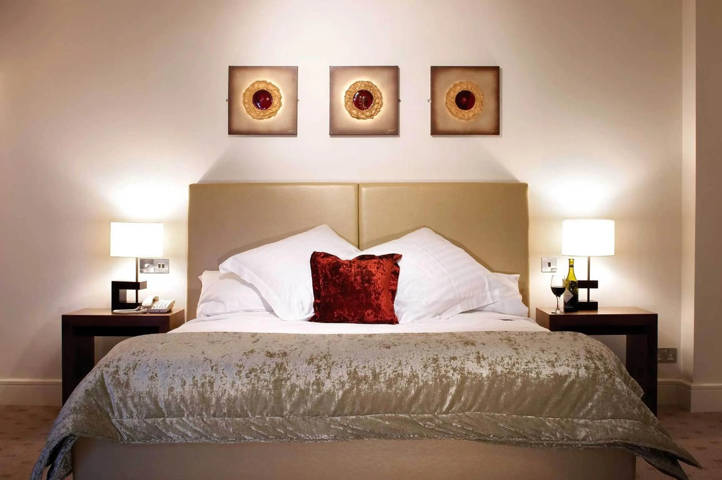 Bed in Hodson Bay Hotel