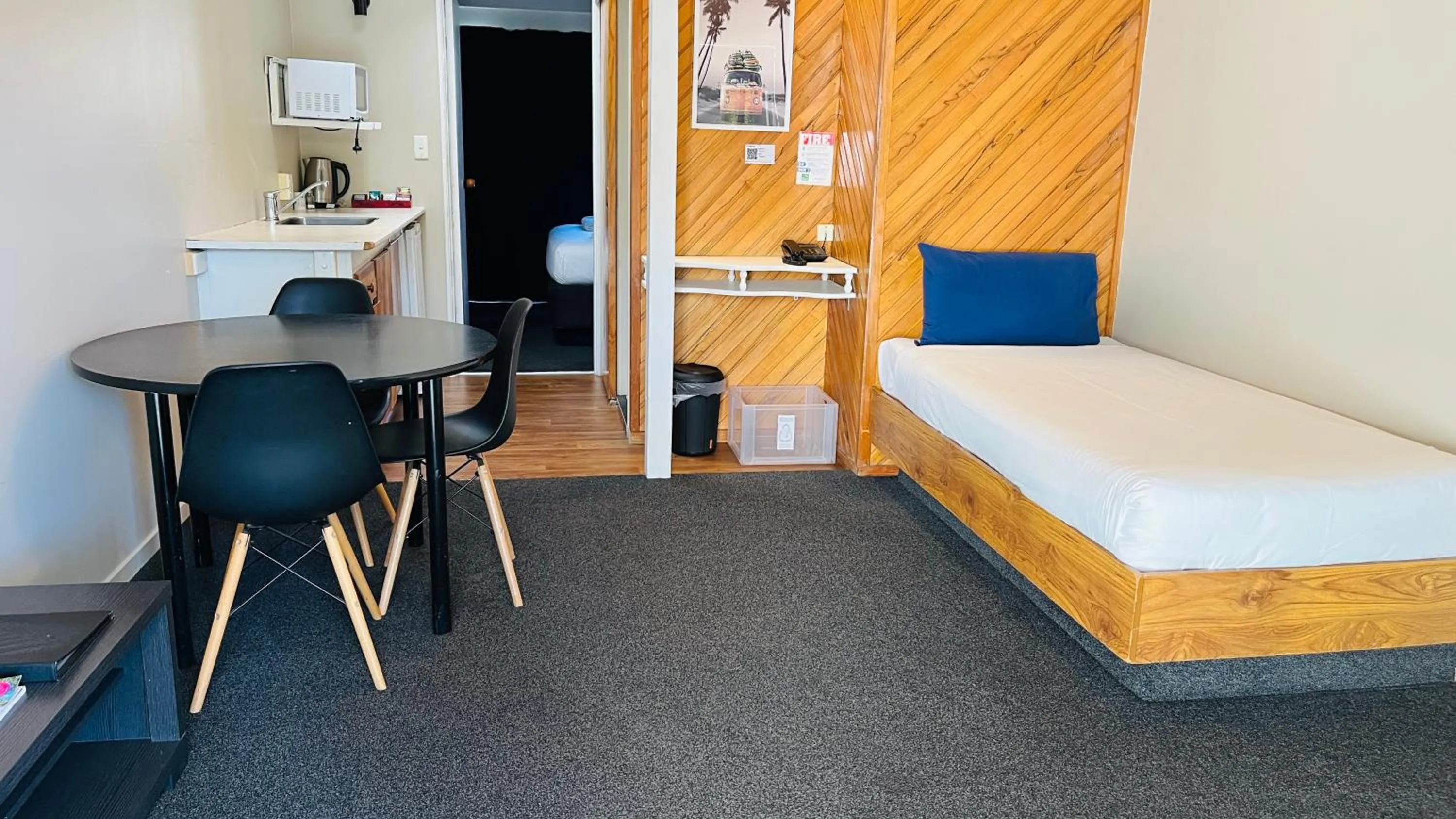 Bed in Bennetts Thermal Motor Inn