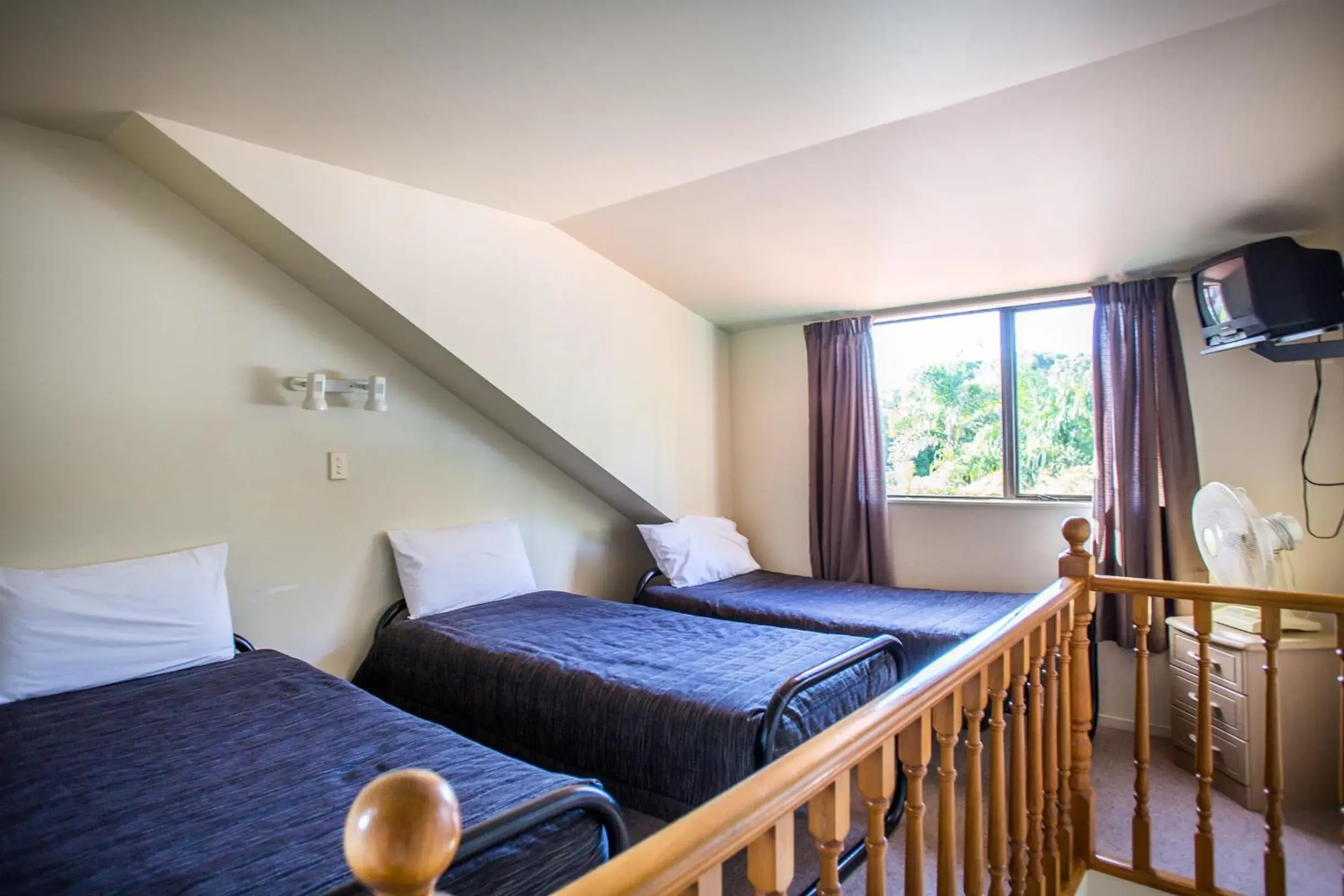 Bedroom, Bed in Bennetts Thermal Motor Inn Bedroom, Bed in Bennetts Thermal Motor Inn