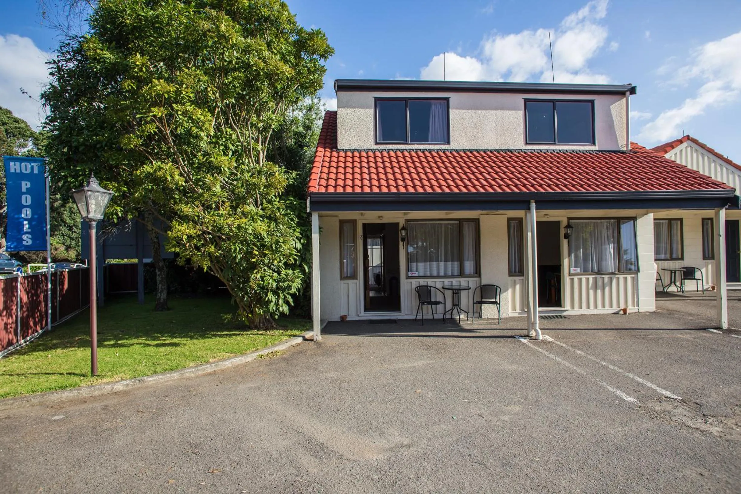 Patio in Bennetts Thermal Motor Inn