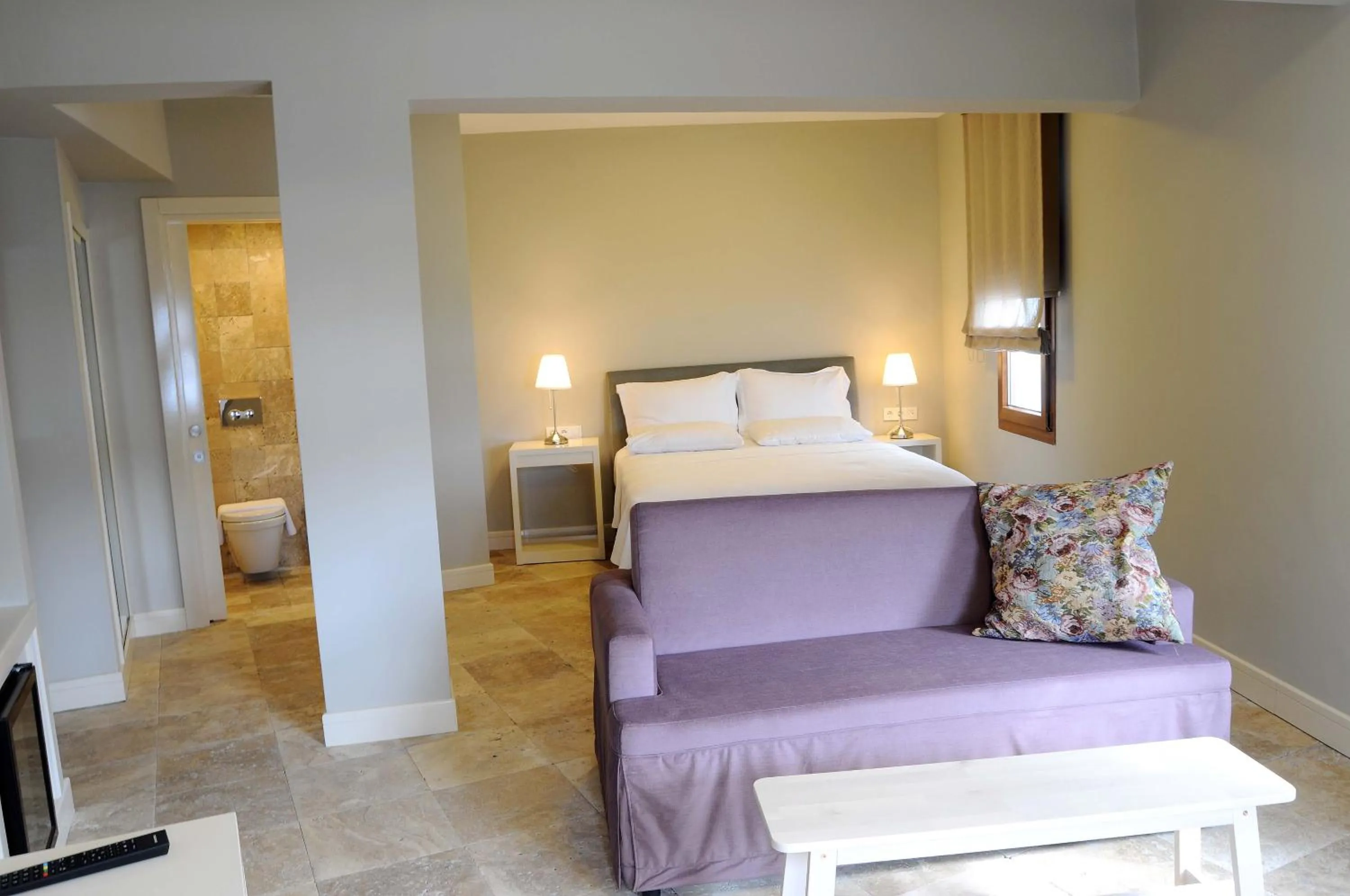 Bathroom, Bed in Teos Lodge Pansiyon