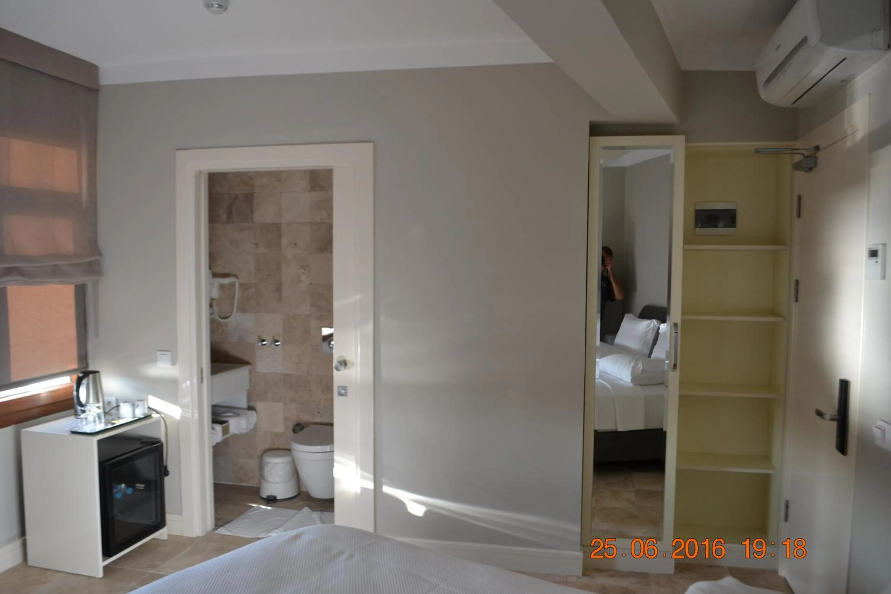 Toilet in Teos Lodge Pansiyon