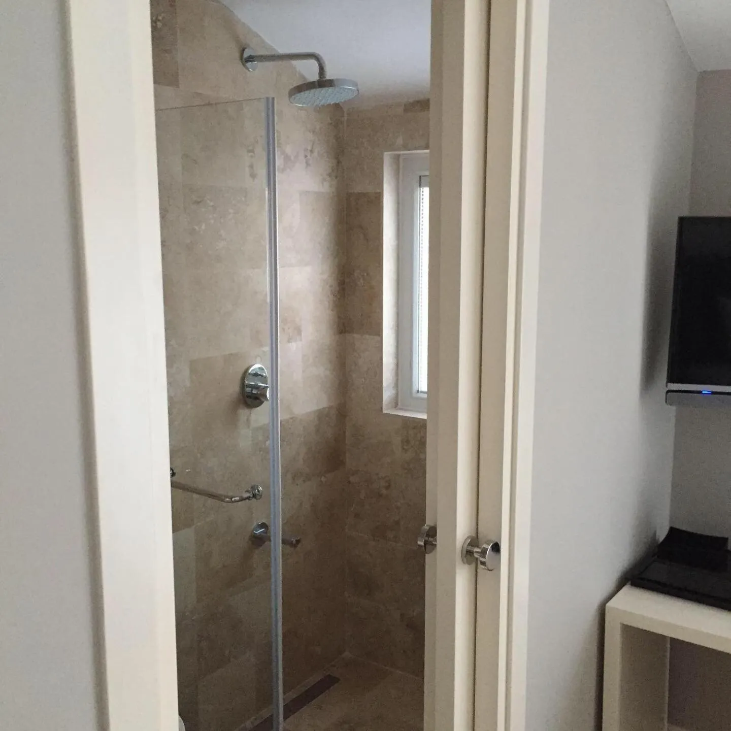 Shower in Teos Lodge Pansiyon