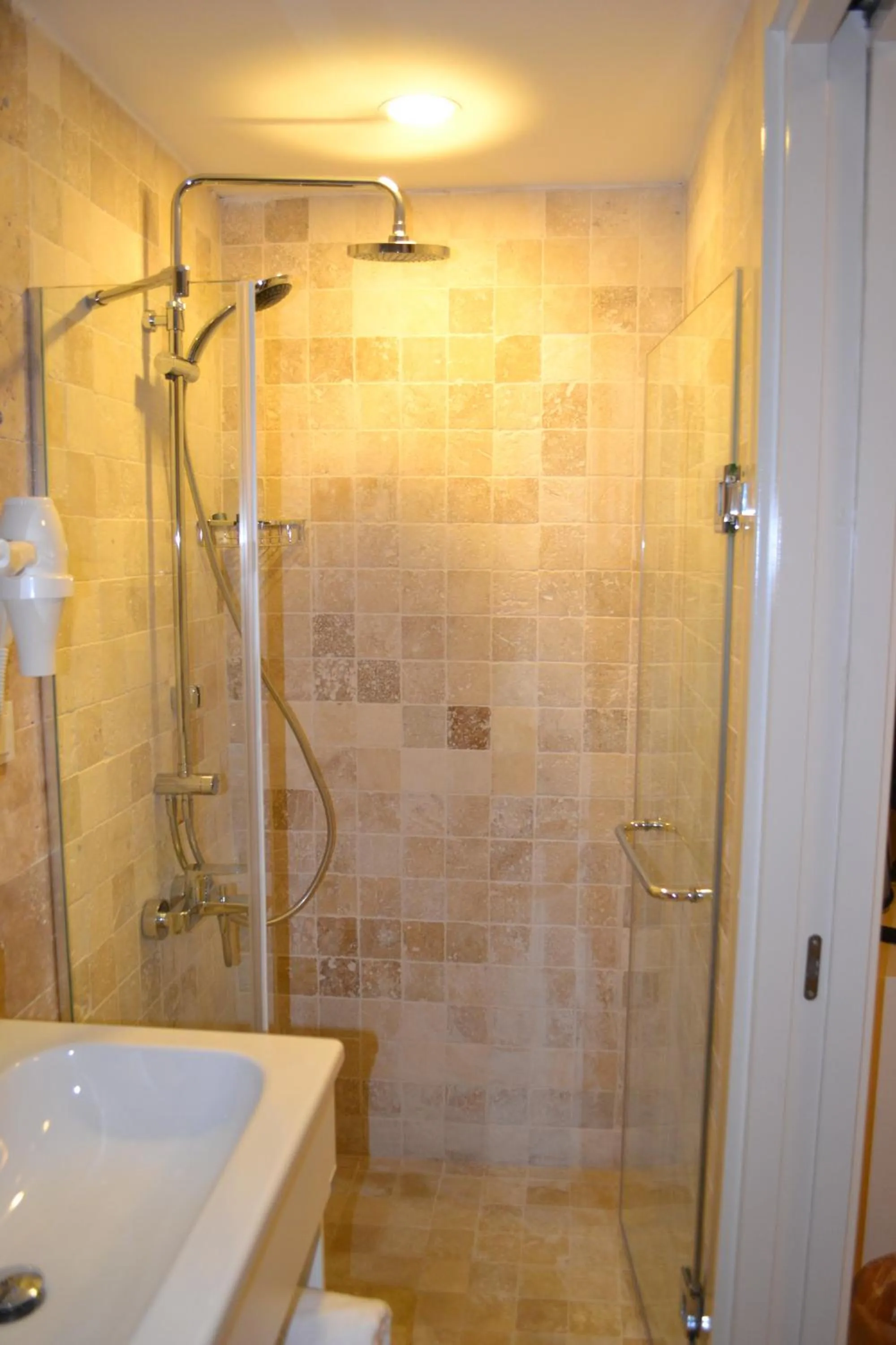 Bathroom in Teos Lodge Pansiyon