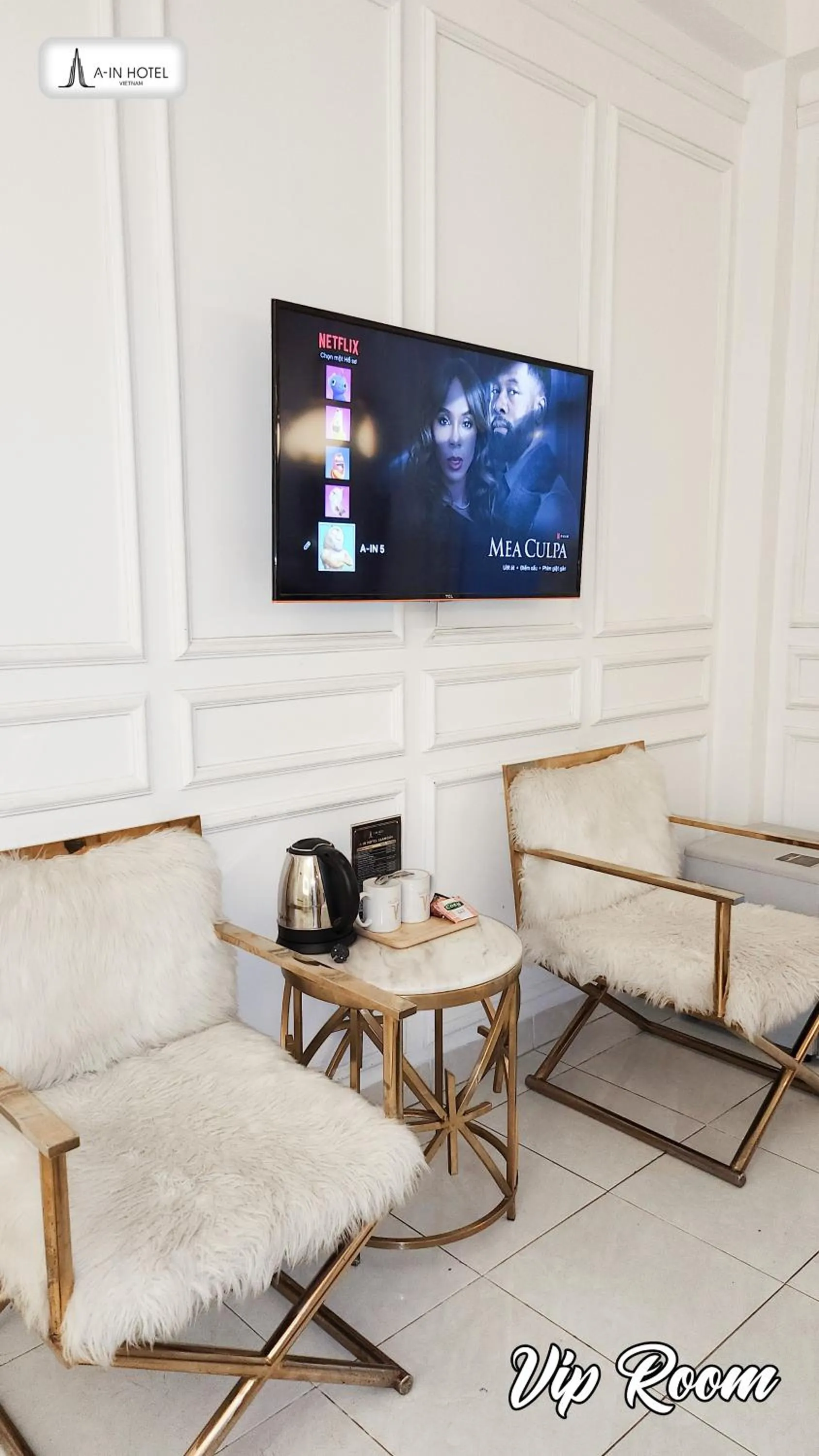 TV and multimedia in A In Hotel Glamour