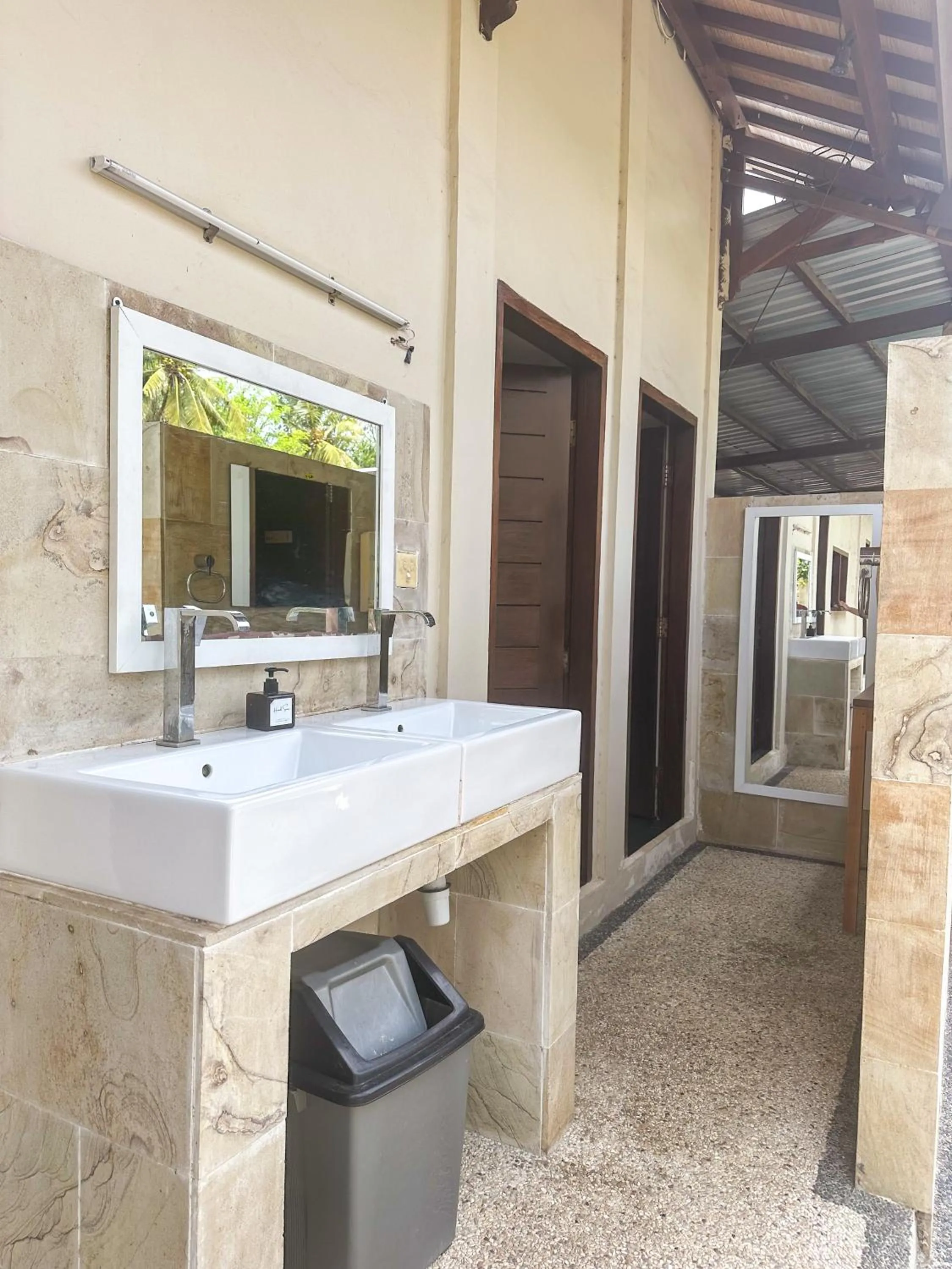 Property building in Trawangan Oasis