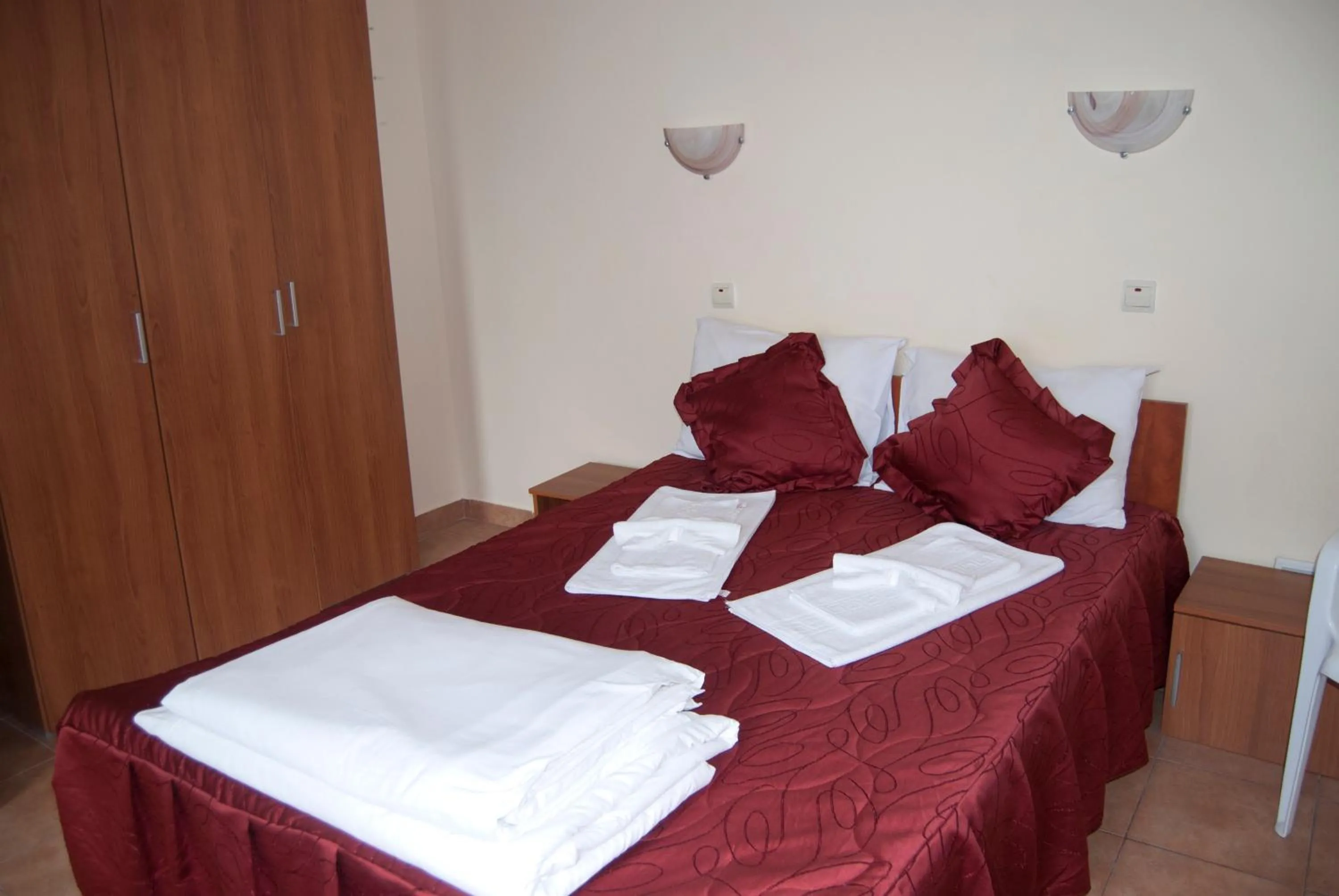 Photo of the whole room, Bed in Hotel Laguna