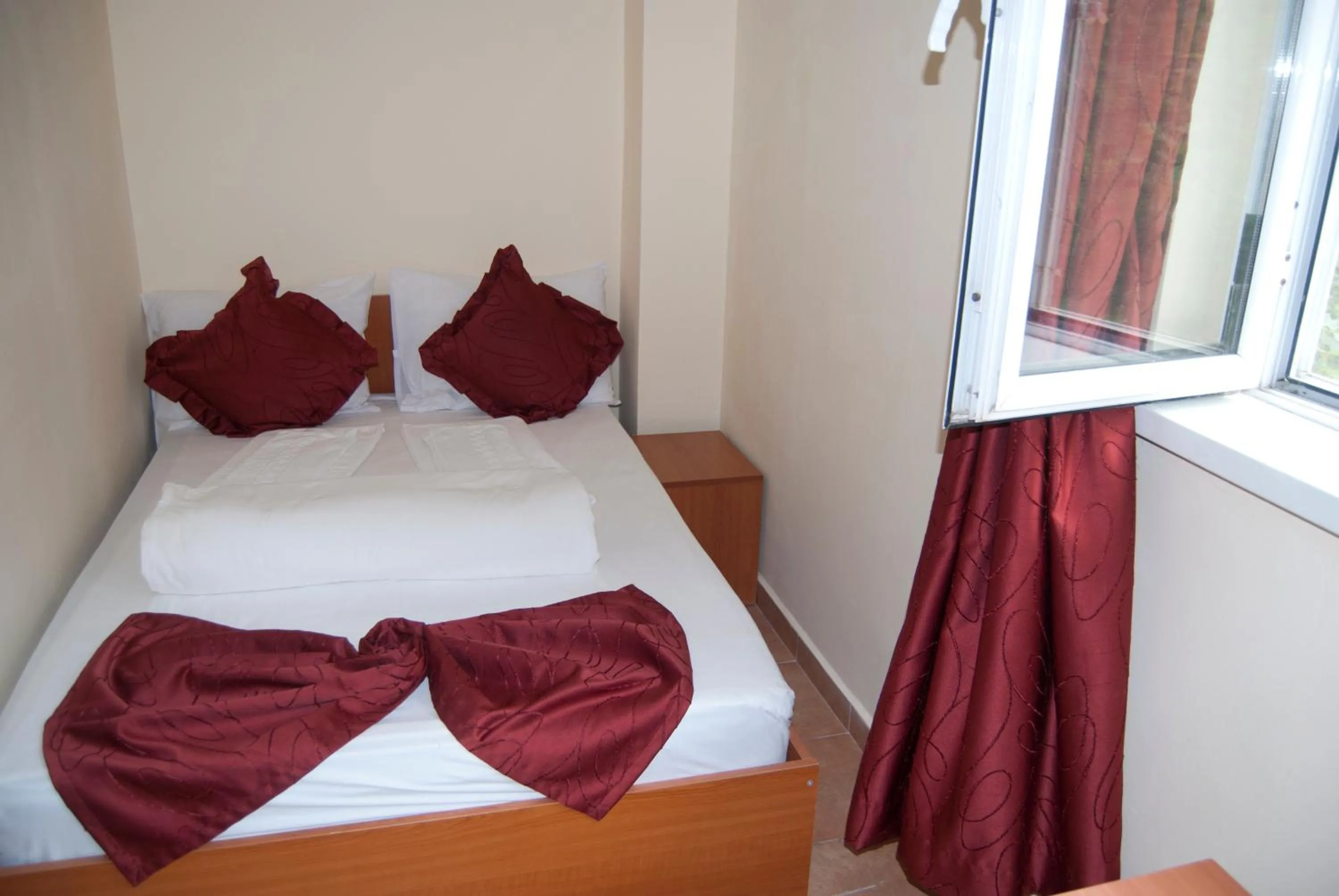 Photo of the whole room, Bed in Hotel Laguna