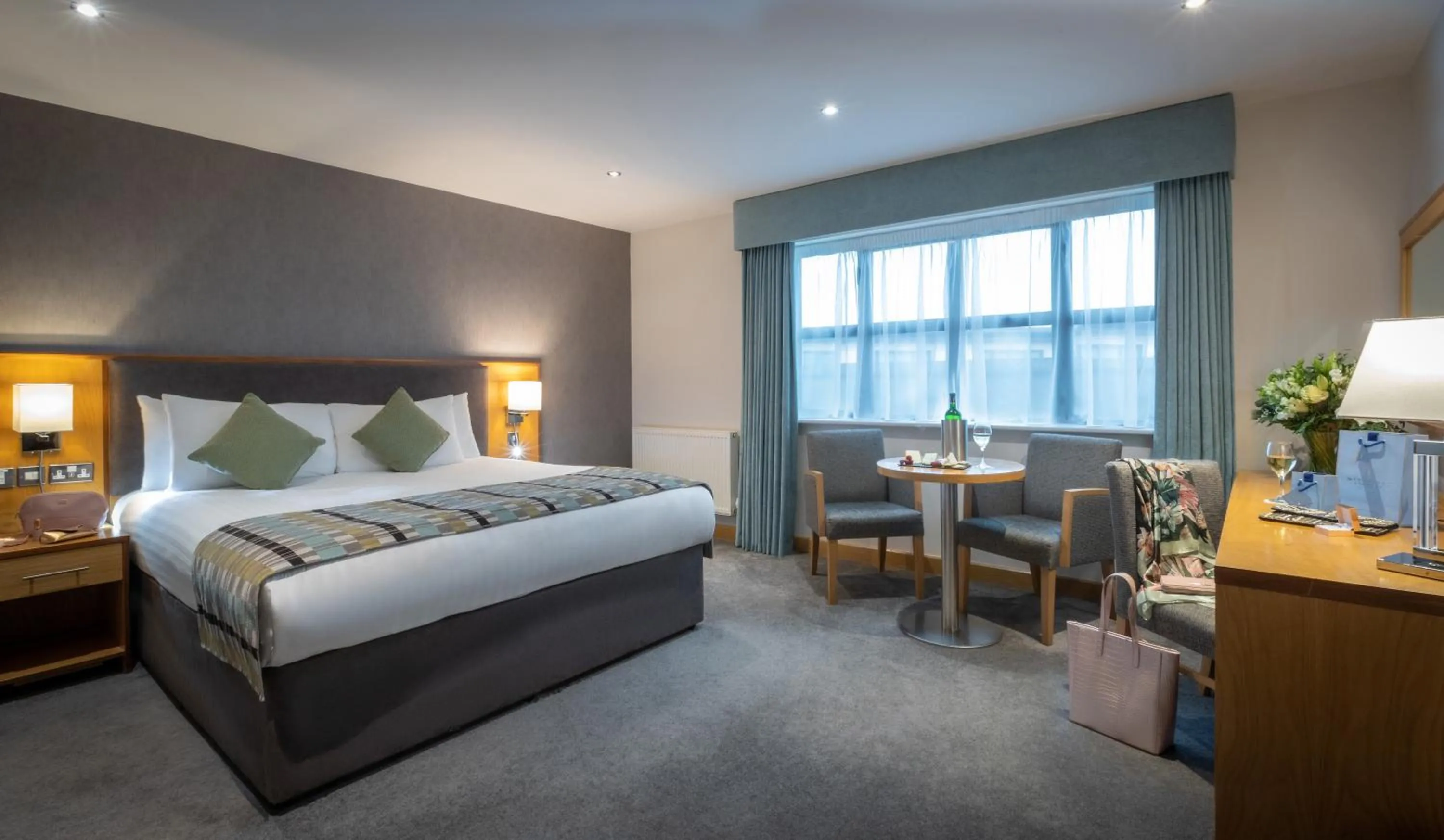 Shower, Bed in Westgrove Hotel