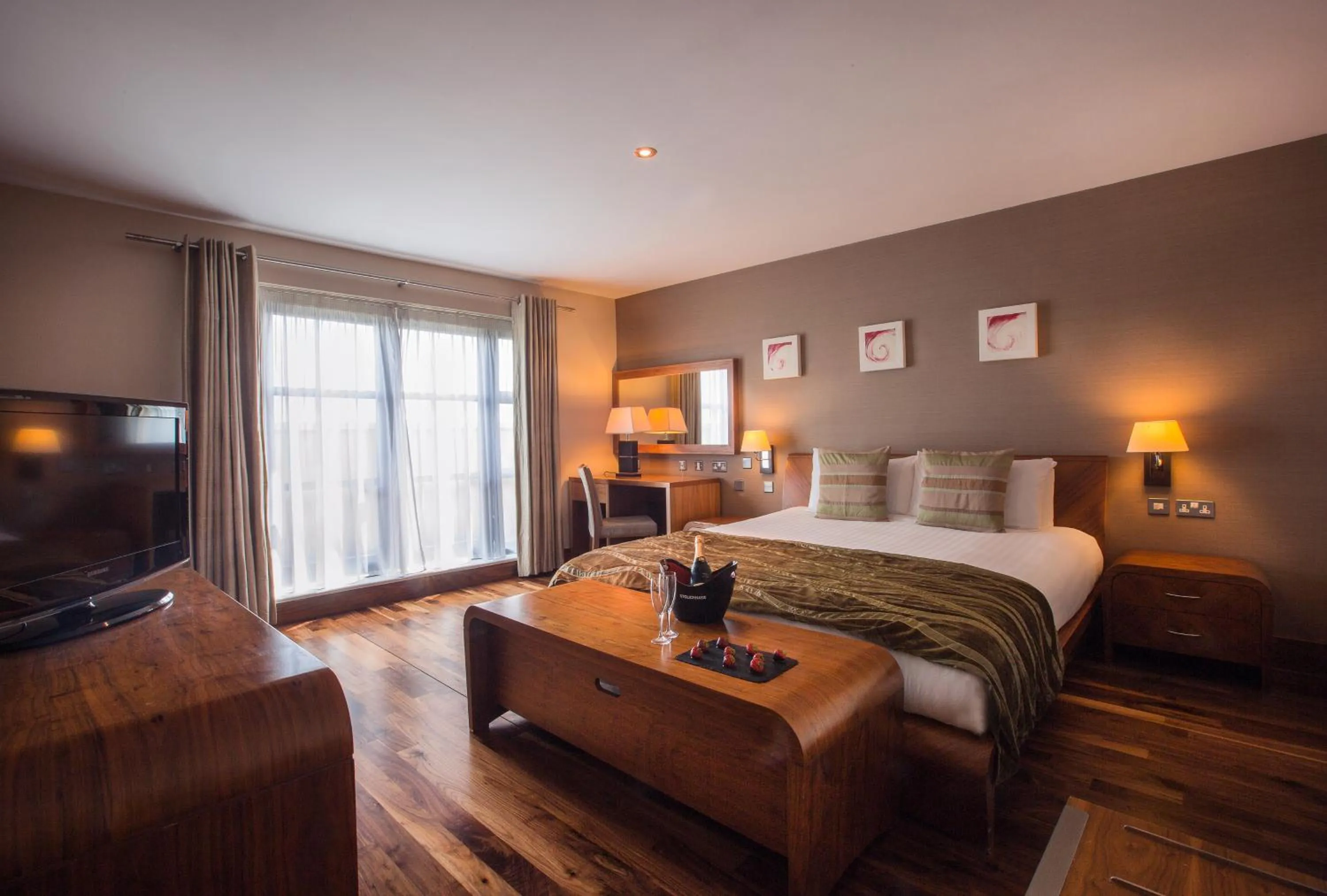 Bedroom, Bed in Westgrove Hotel