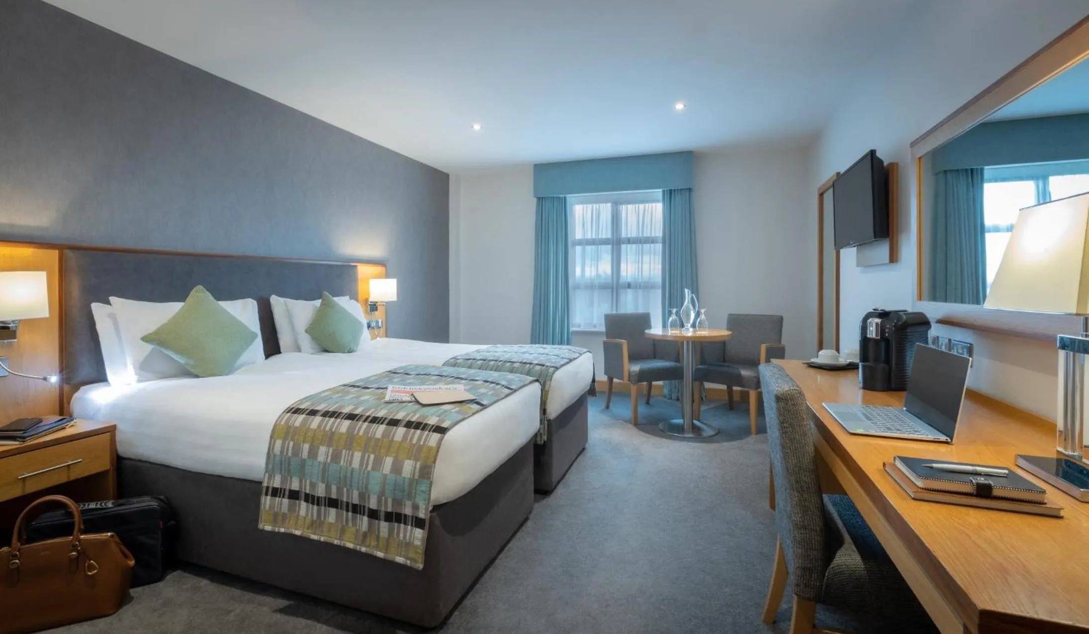 Coffee/tea facilities, Bed in Westgrove Hotel