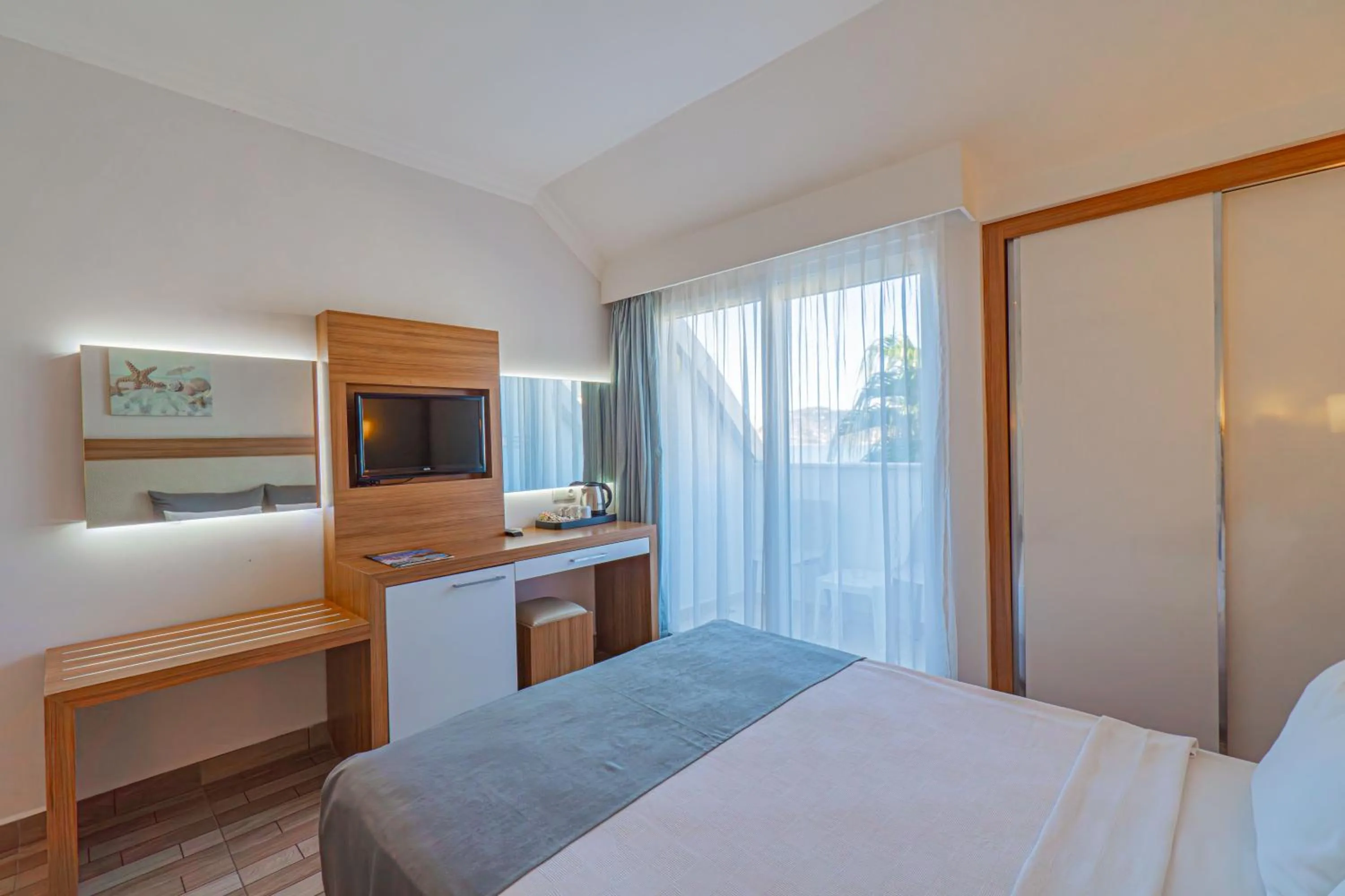 Property building, Bed in Mesut Hotel
