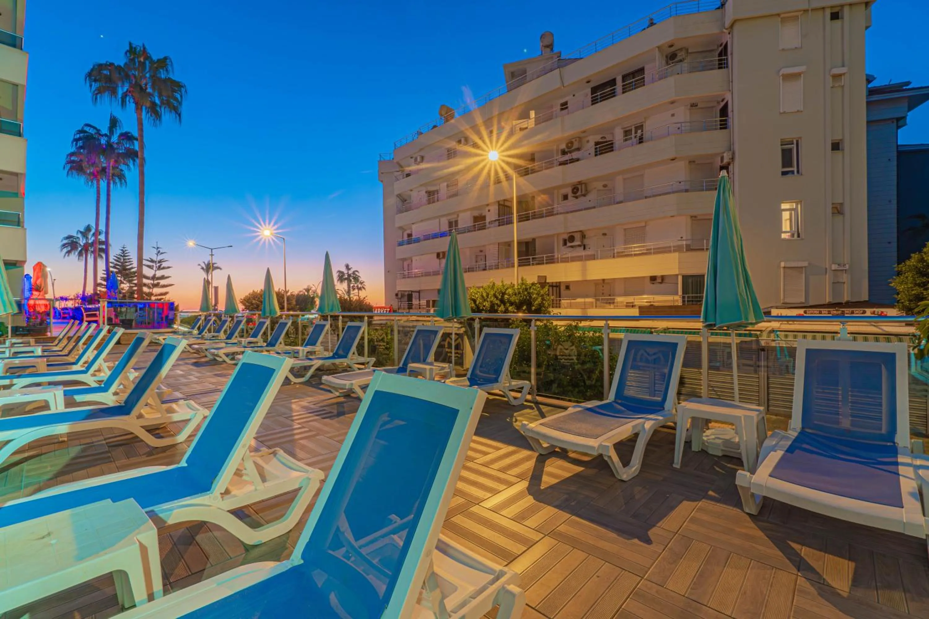 Swimming pool in Mesut Hotel