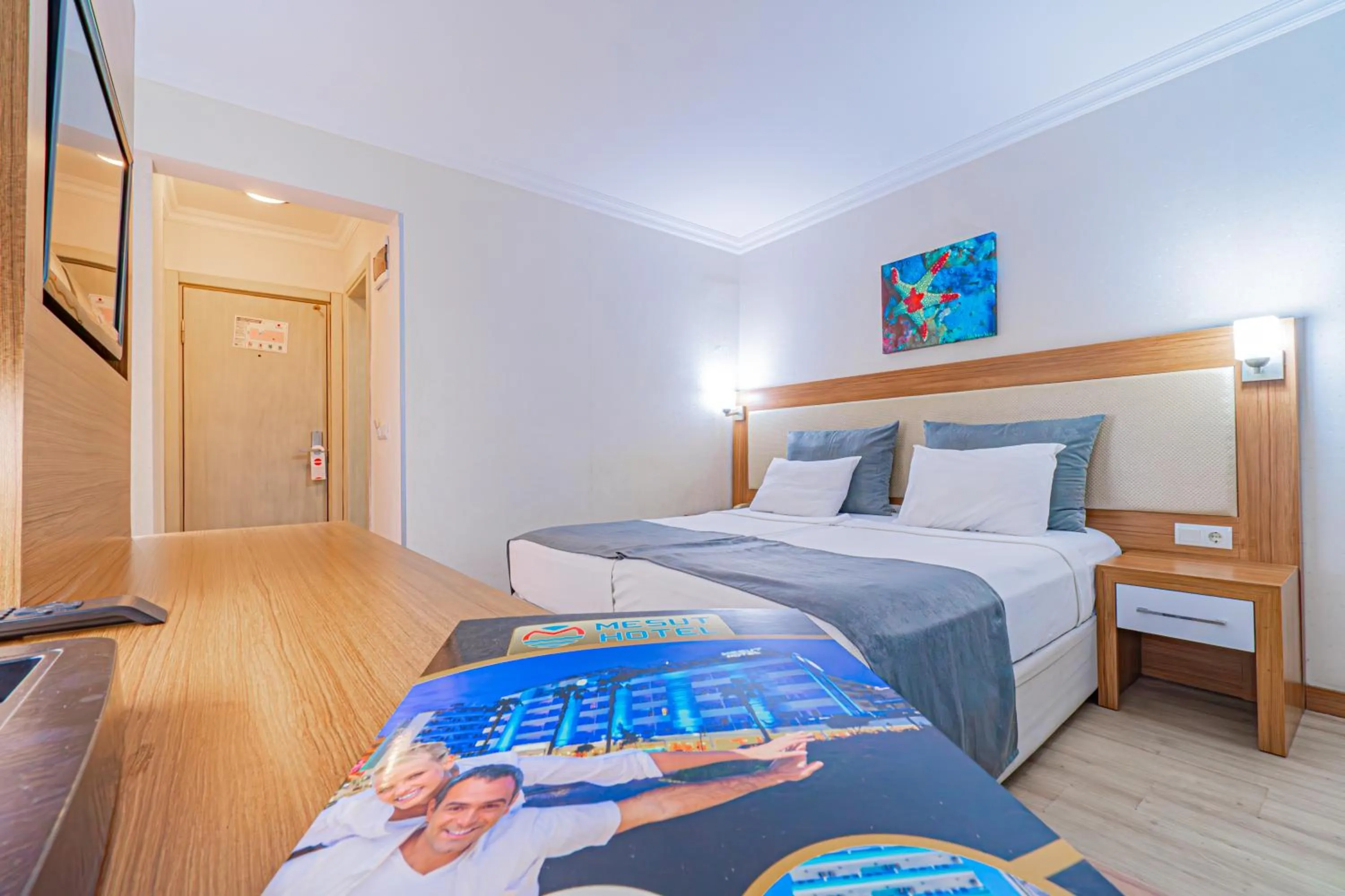 Property building, Bed in Mesut Hotel