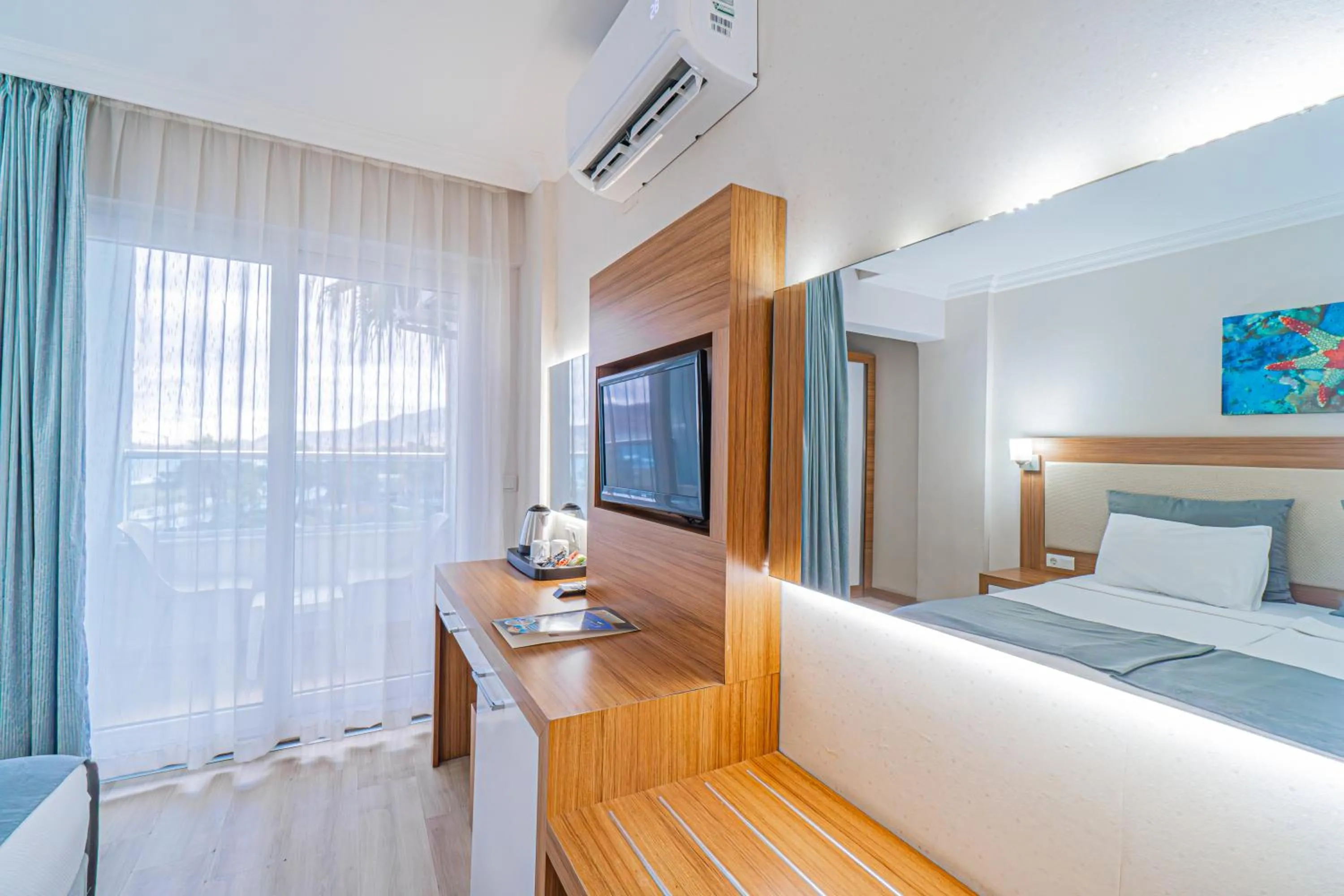 Property building, Bed in Mesut Hotel