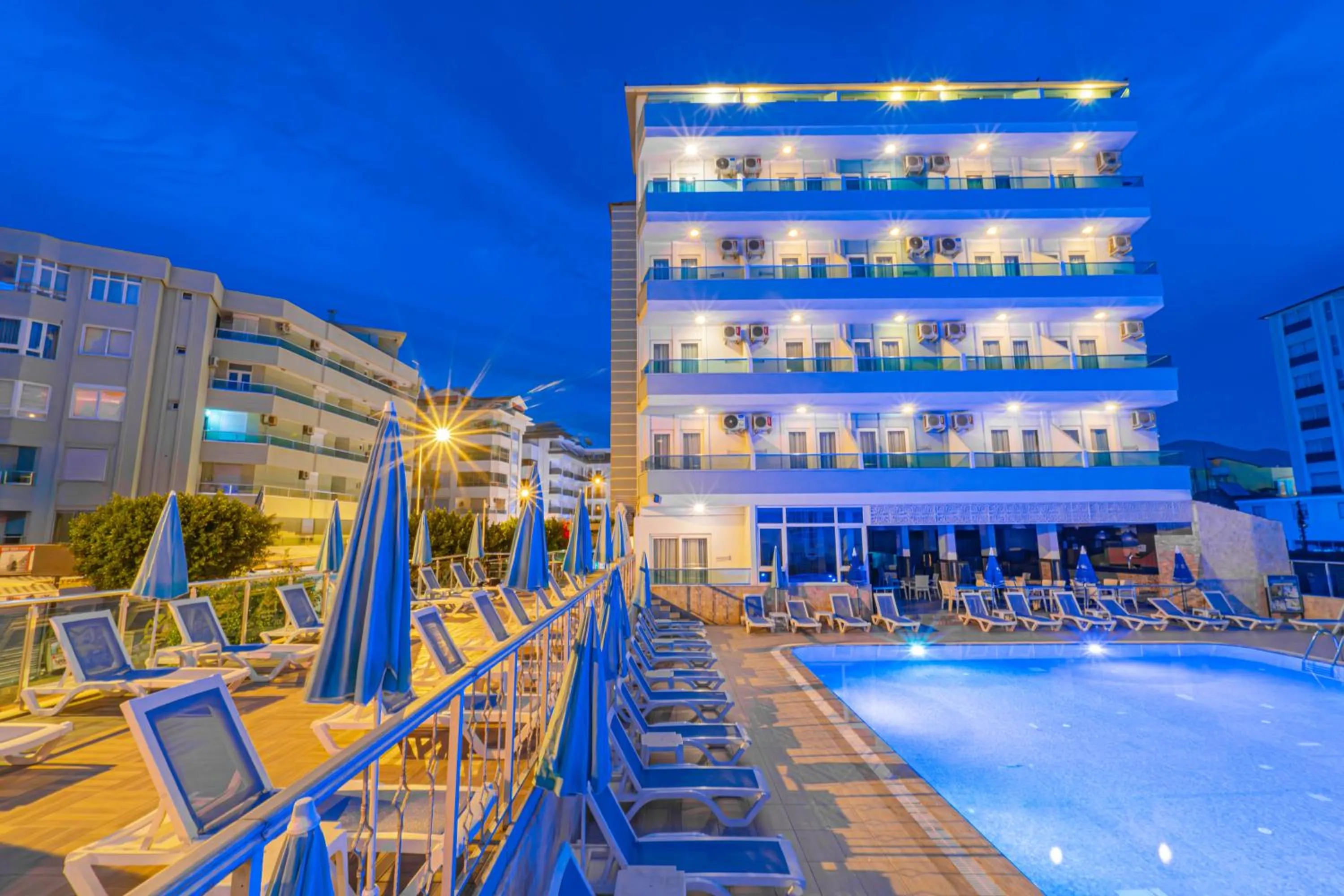 Swimming pool in Mesut Hotel