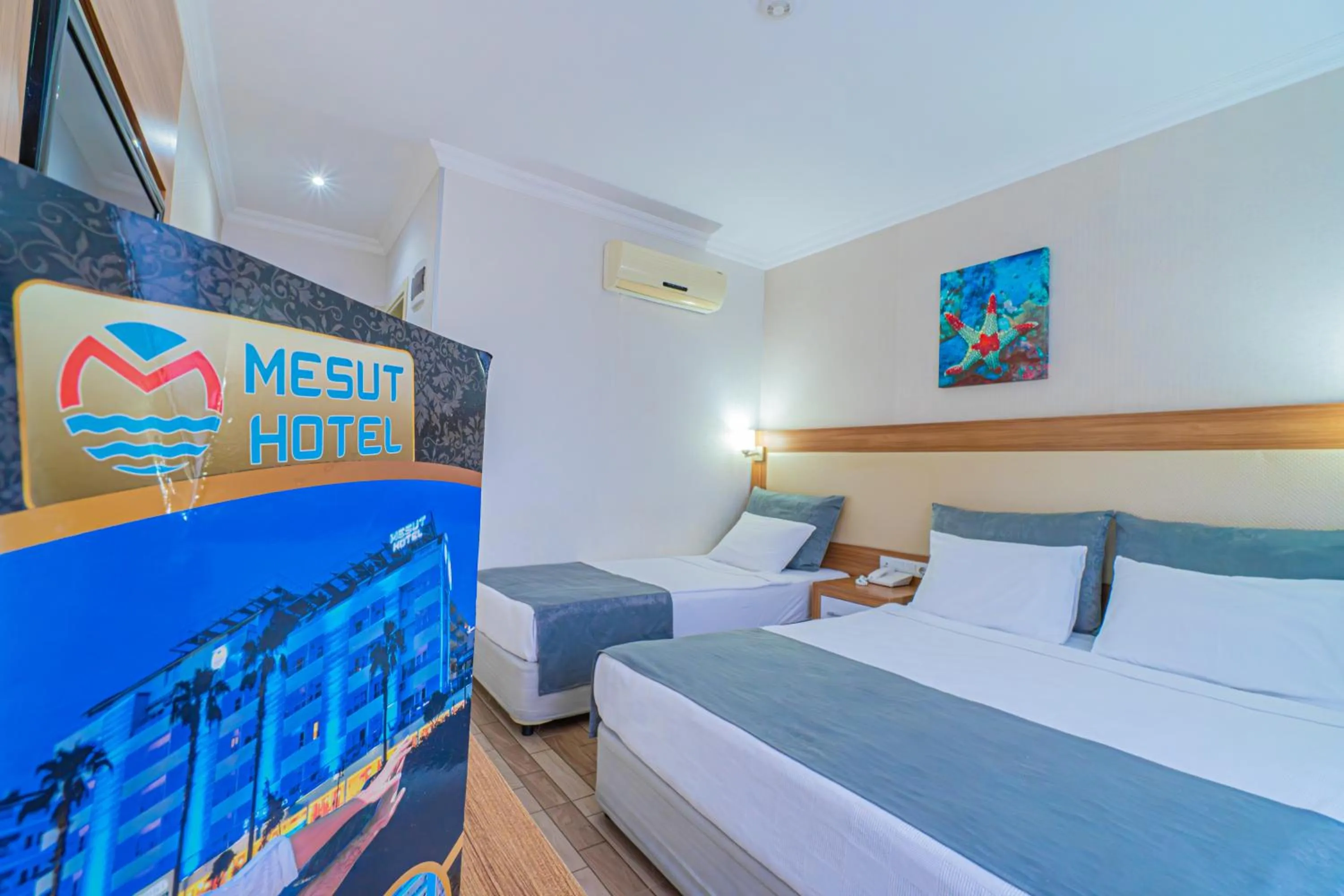Property building, Bed in Mesut Hotel