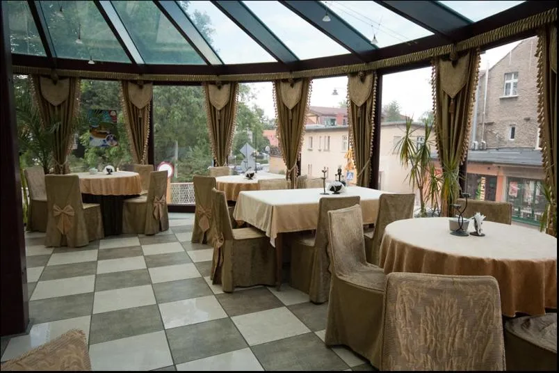 Restaurant/places to eat in Hotel Maria Helena
