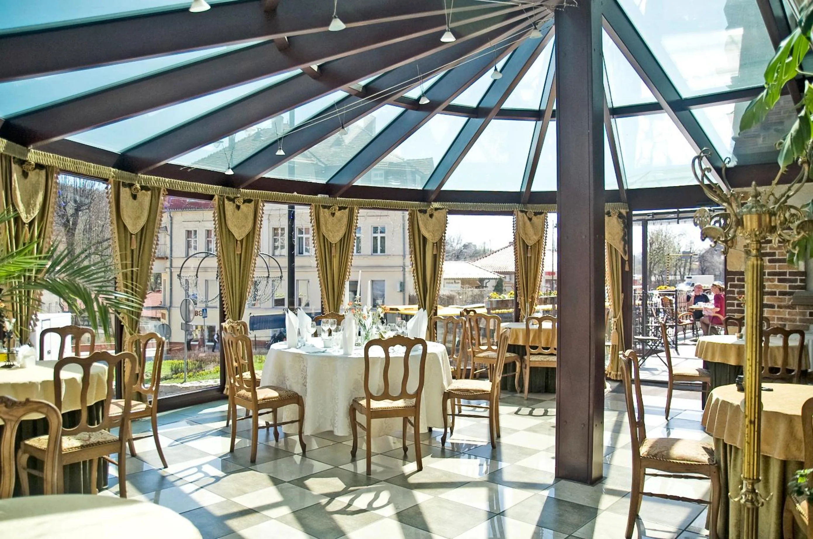 Restaurant/places to eat in Hotel Maria Helena