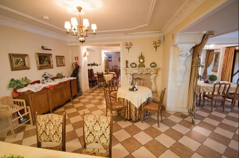 Restaurant/places to eat in Hotel Maria Helena