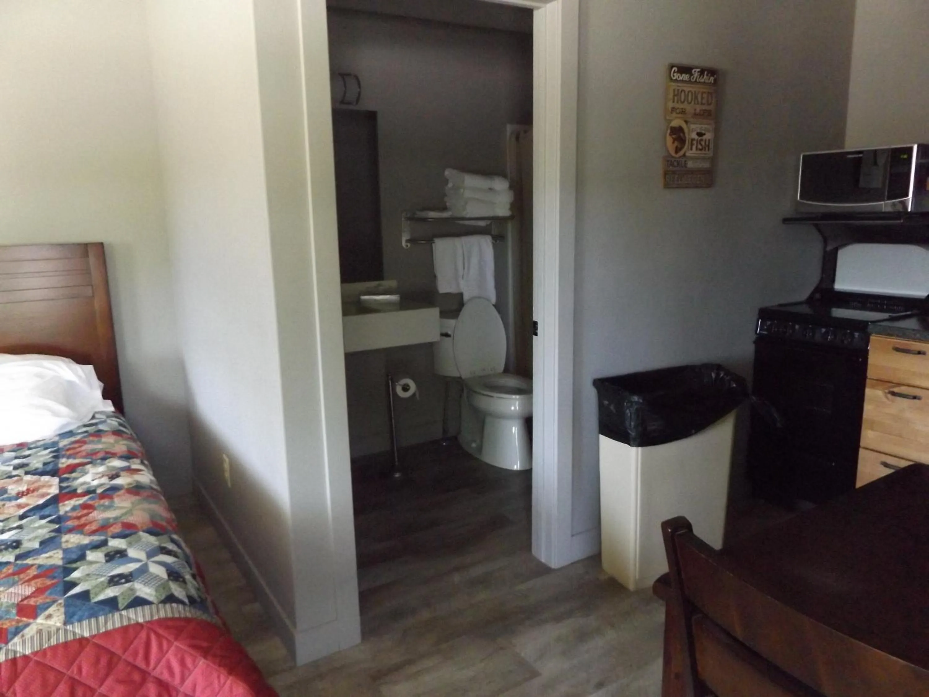 Bathroom, Bed in Big Spirit Resort