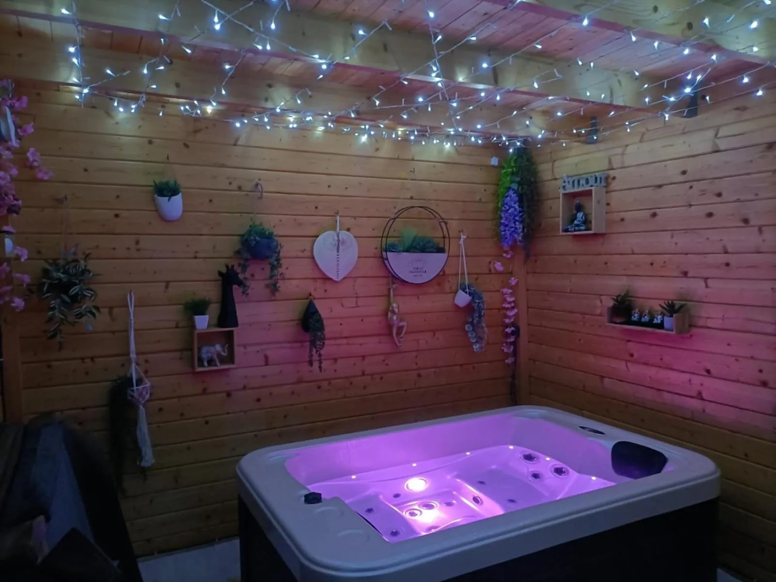 Hot Tub in Le Cosy Cabarieu détente & spa