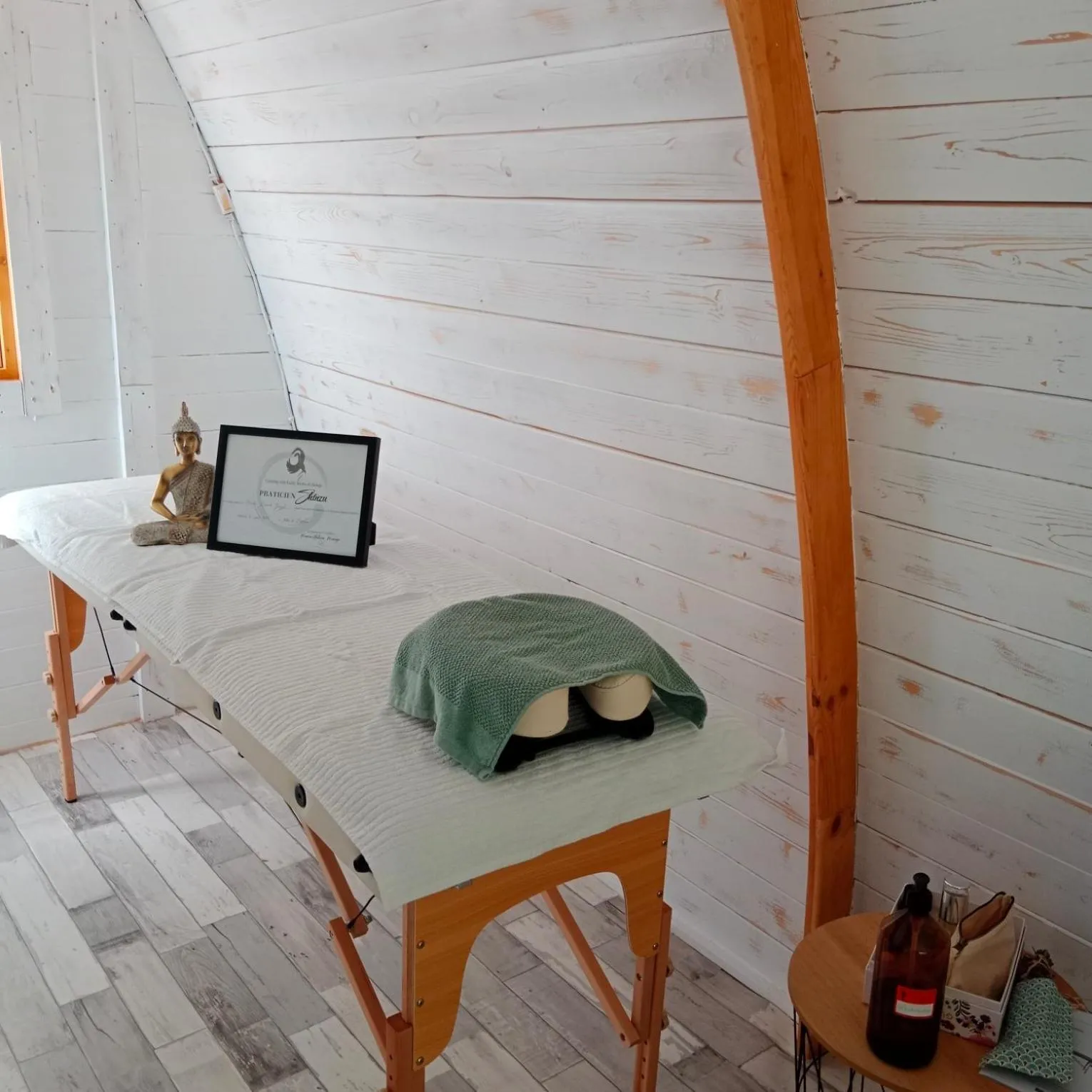 Massage in Le Cosy Cabarieu détente & spa