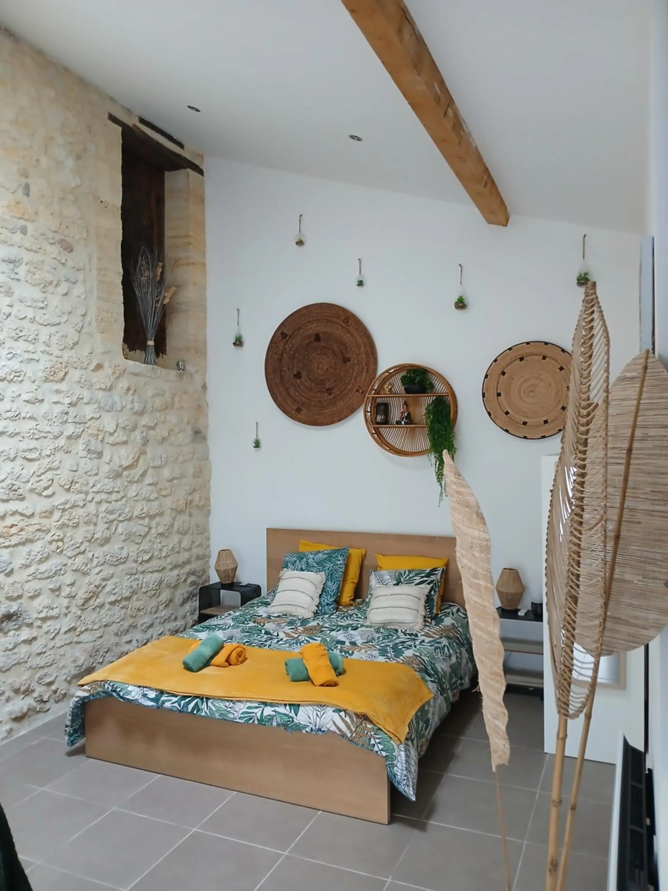 Photo of the whole room, Bed in Le Cosy Cabarieu détente & spa