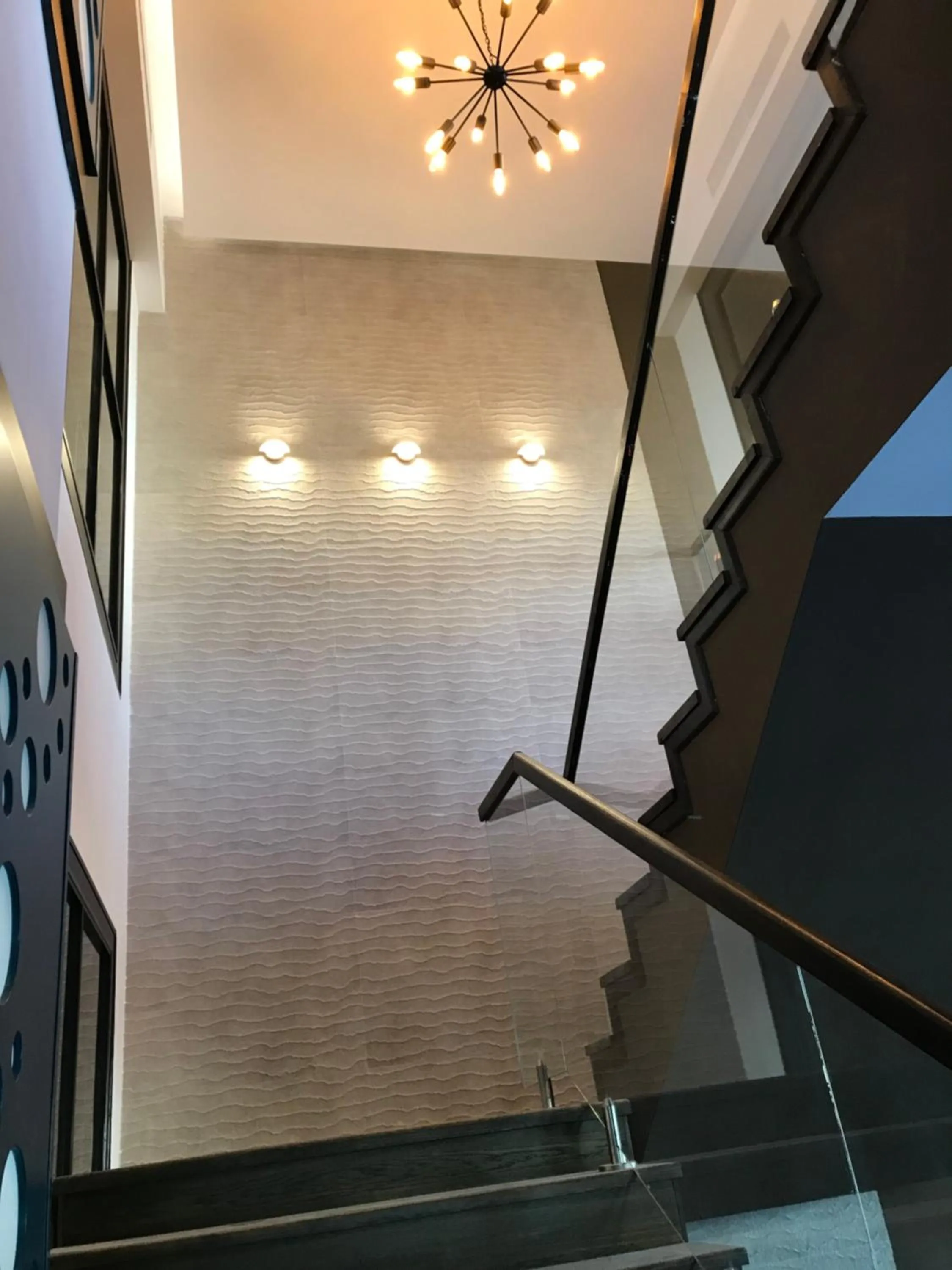 Restaurant/places to eat in Hotel Edma