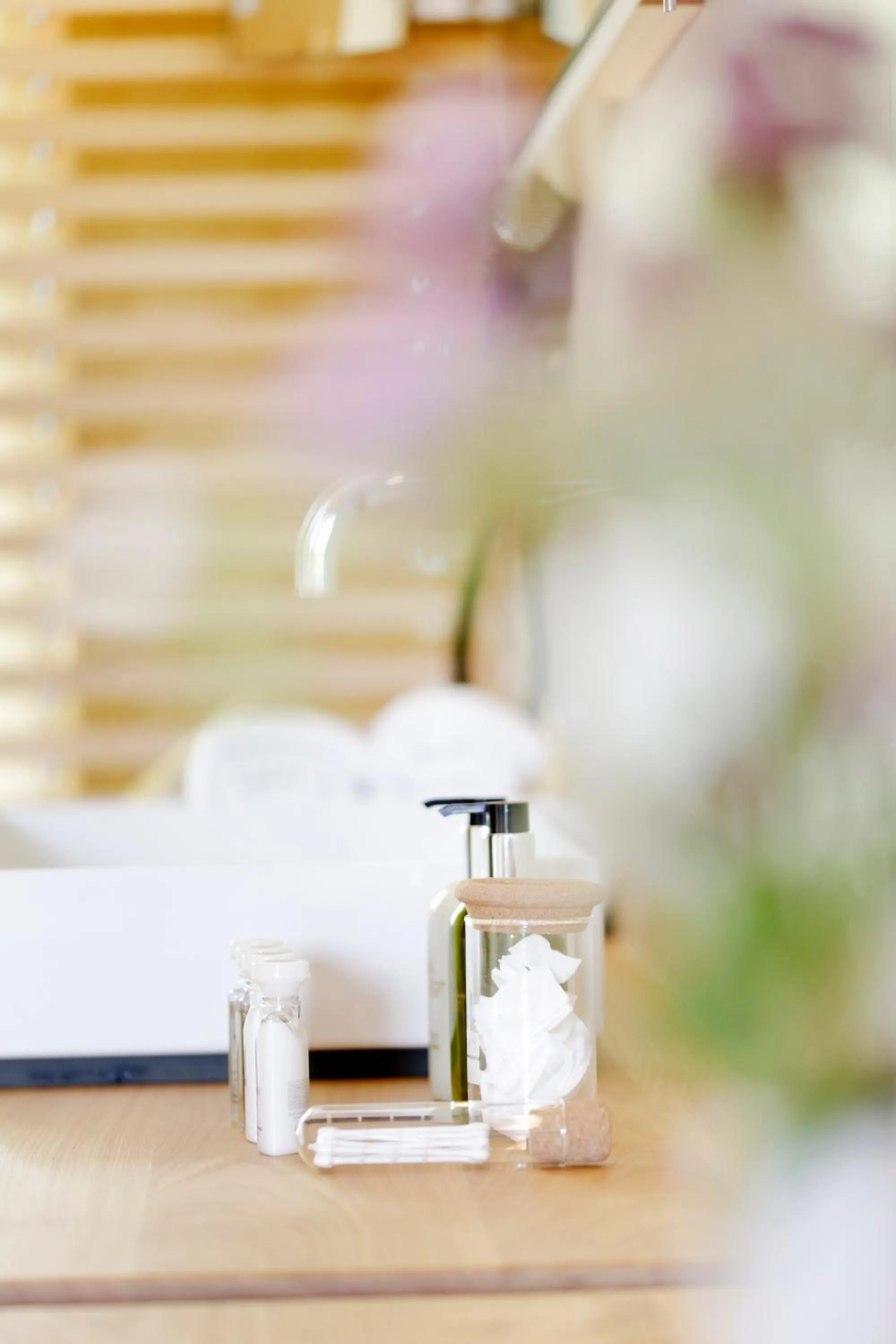 Bathroom, Bed in Hôtel & Restaurant Le Pré