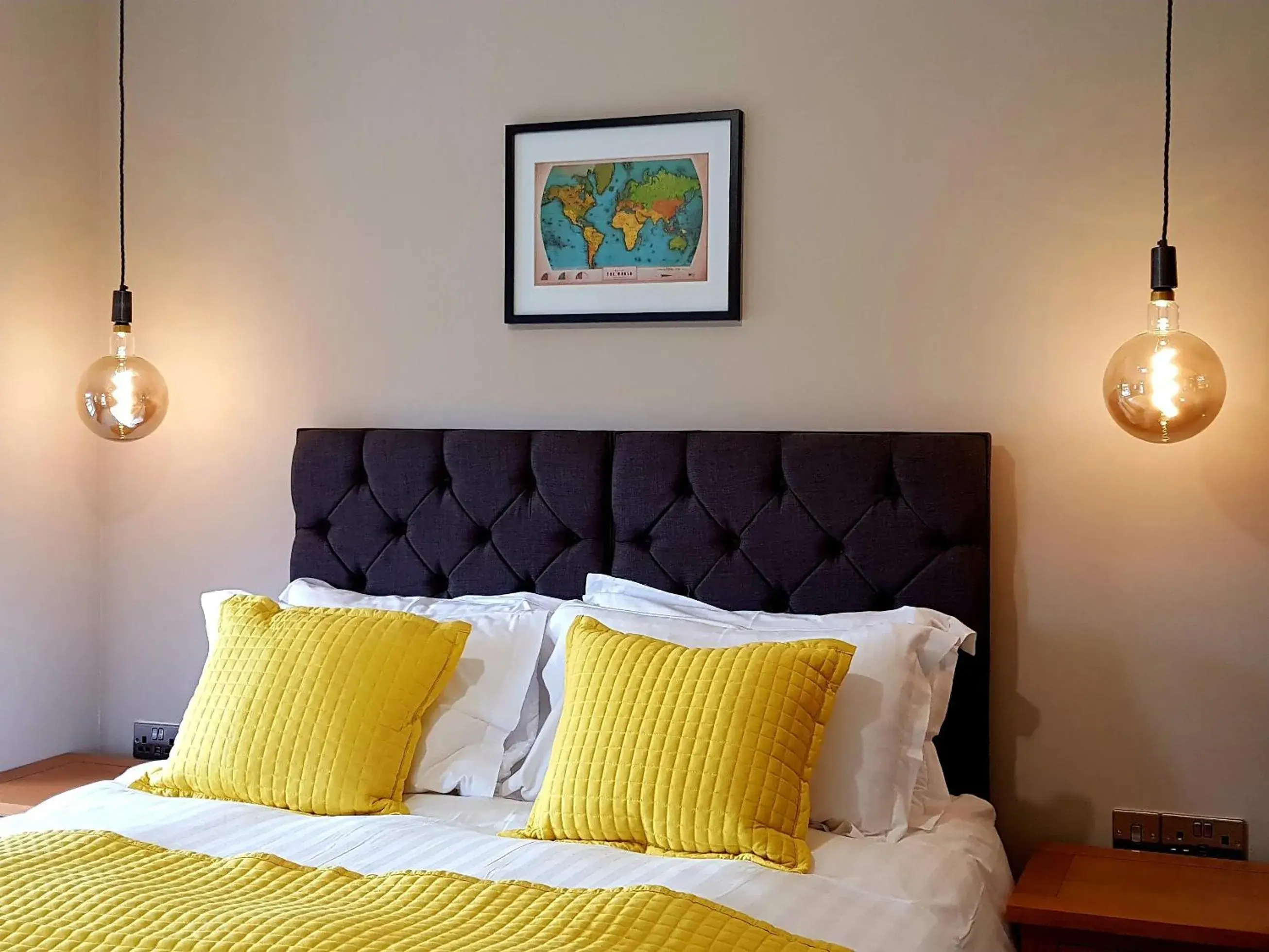 Bedroom, Bed in The Bowes Hotel Bedroom, Bed in The Bowes Hotel