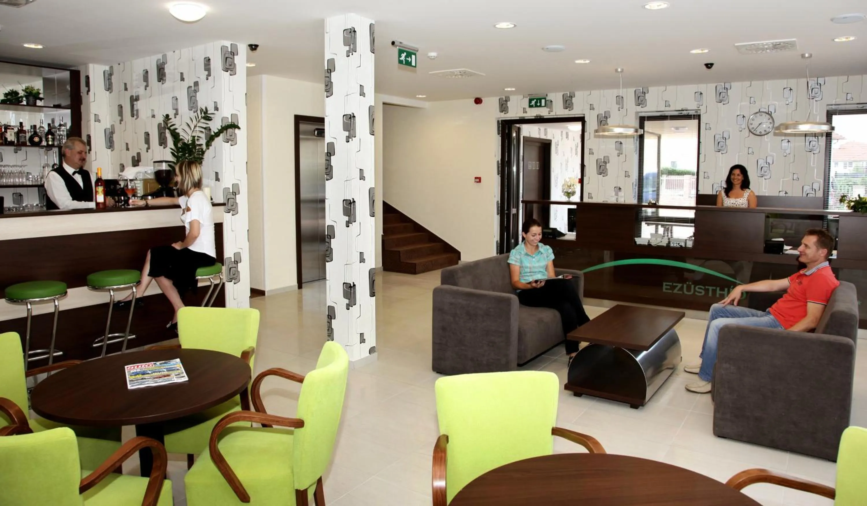 Lobby or reception in Ezüsthíd Hotel