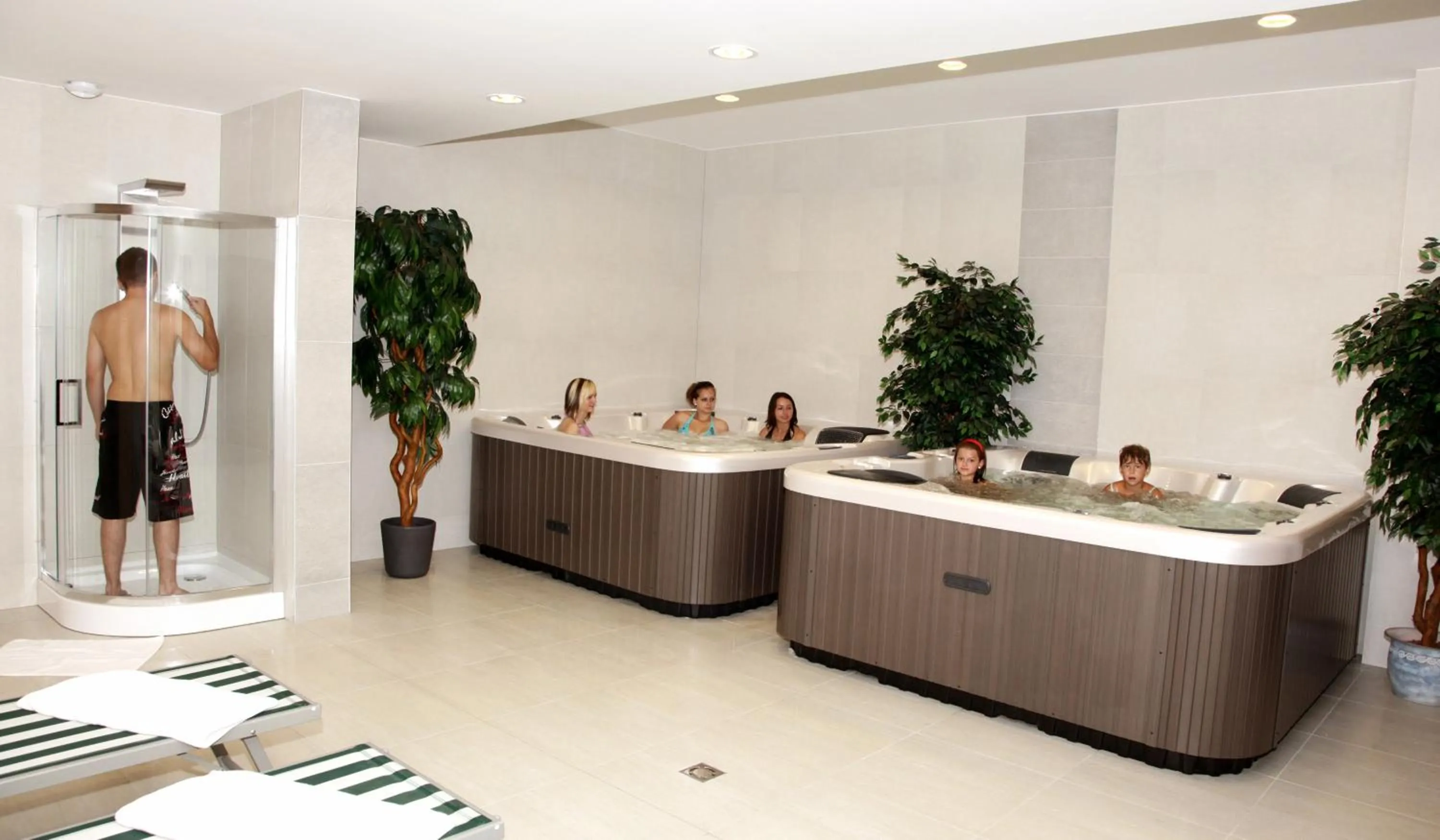 People in Ezüsthíd Hotel