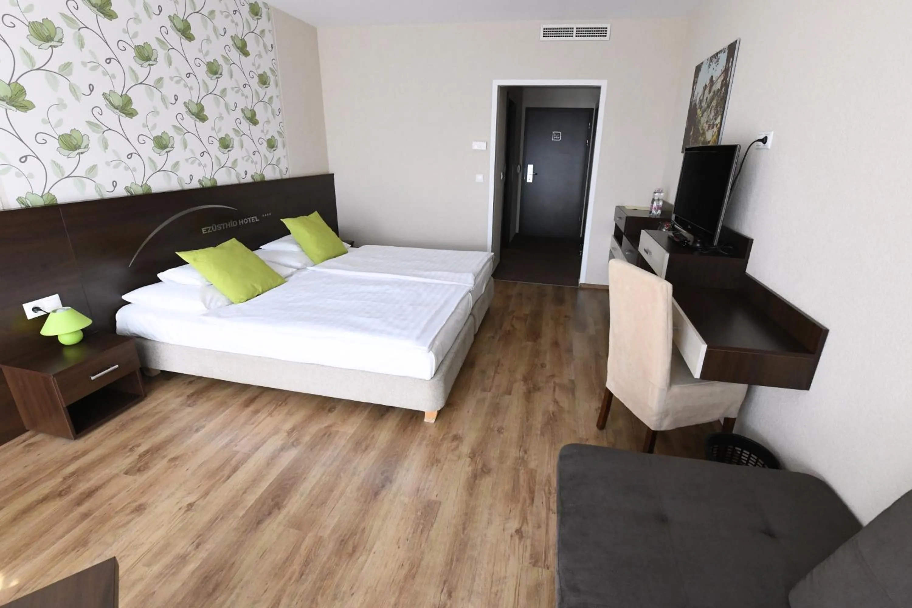 Bed in Ezüsthíd Hotel