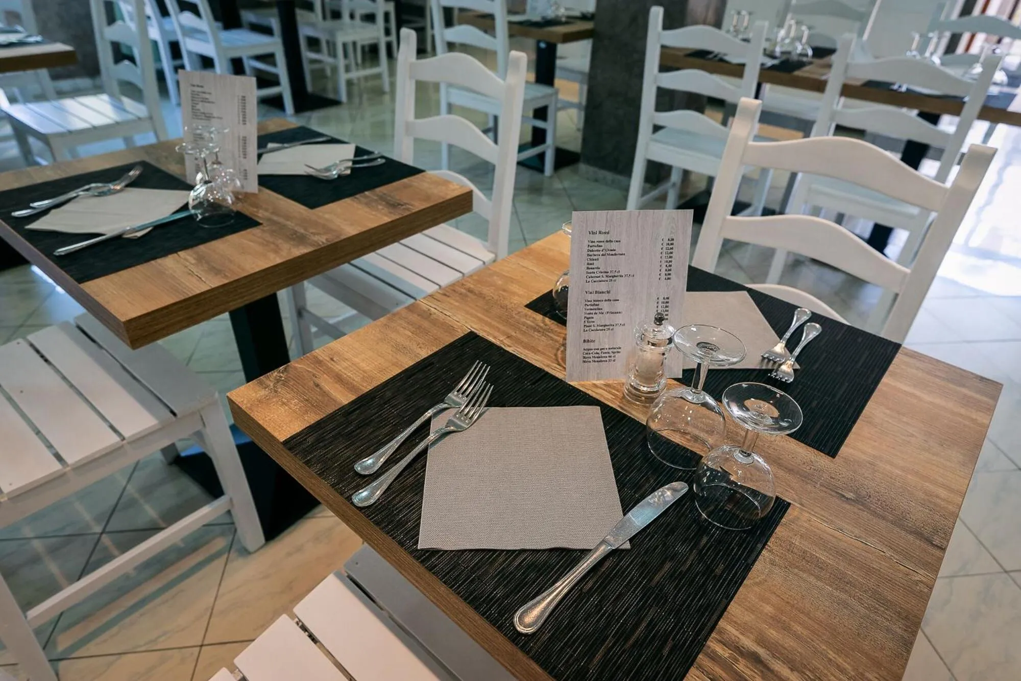 Restaurant/places to eat in Hotel Marina