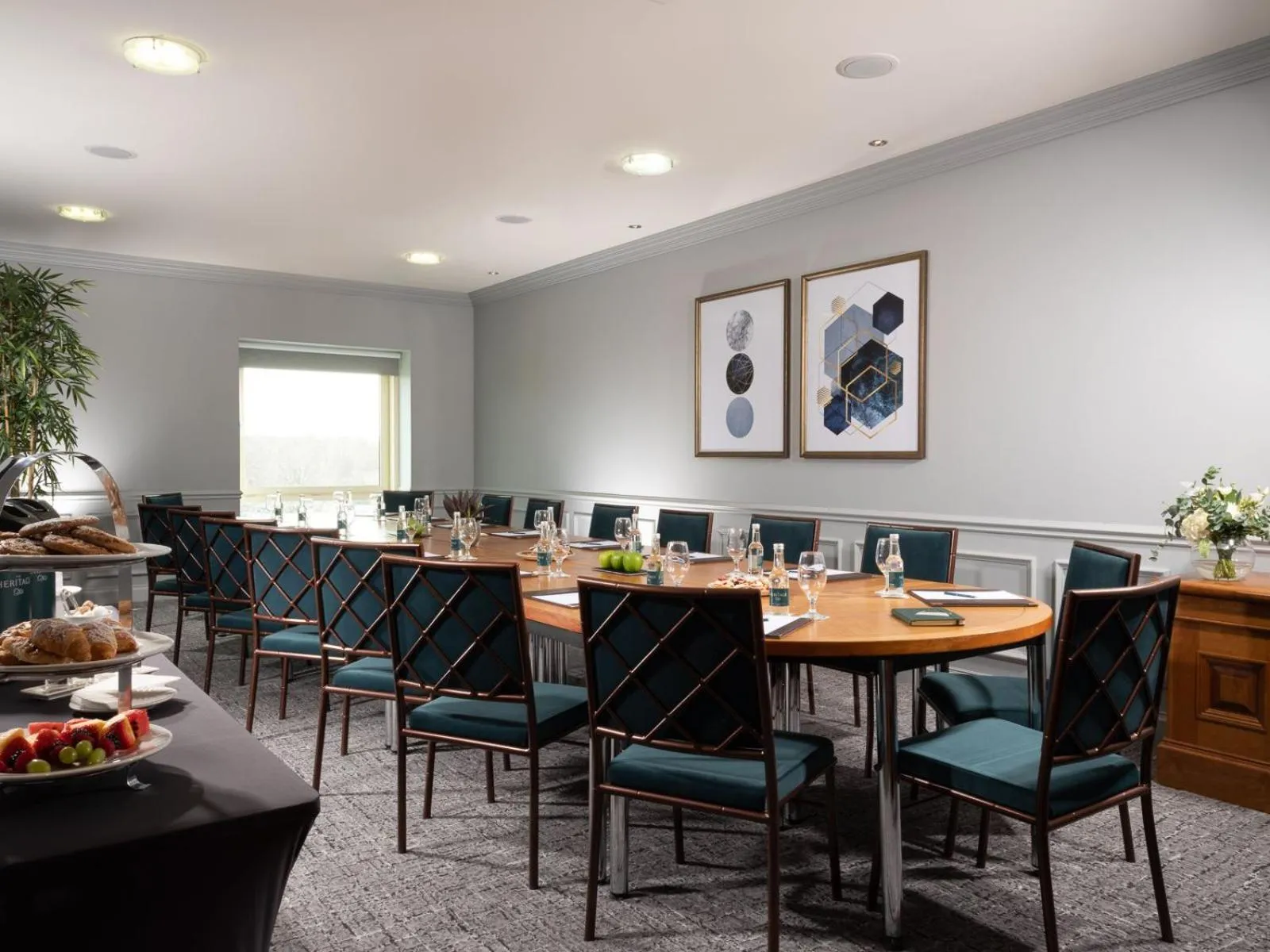 Business facilities in The Heritage