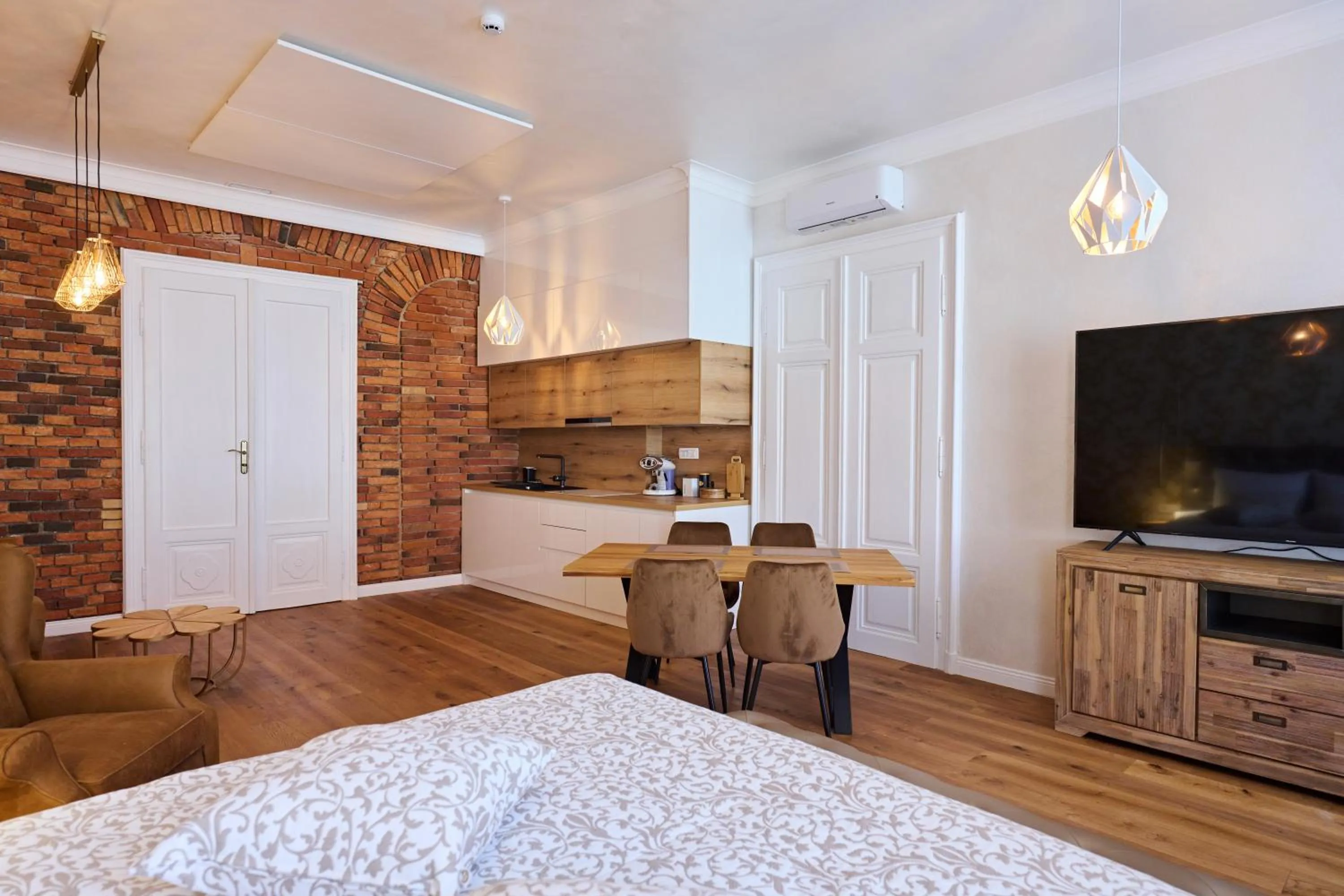 Communal lounge/ TV room, Bed in Hiša Ančka, Boutique Hotel & Maja Rooms