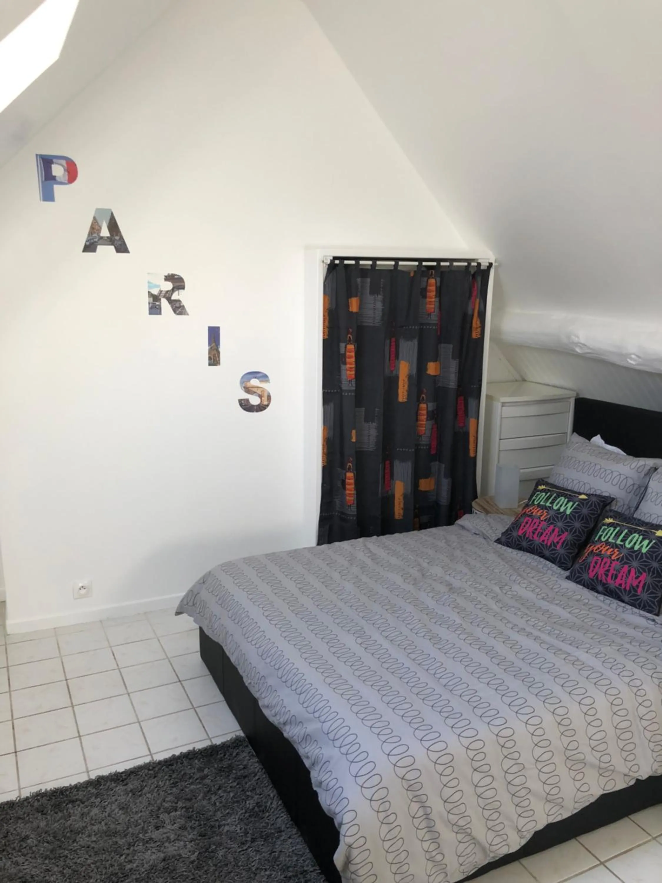 Bedroom, Bed in Sleep in Paris - Chessy