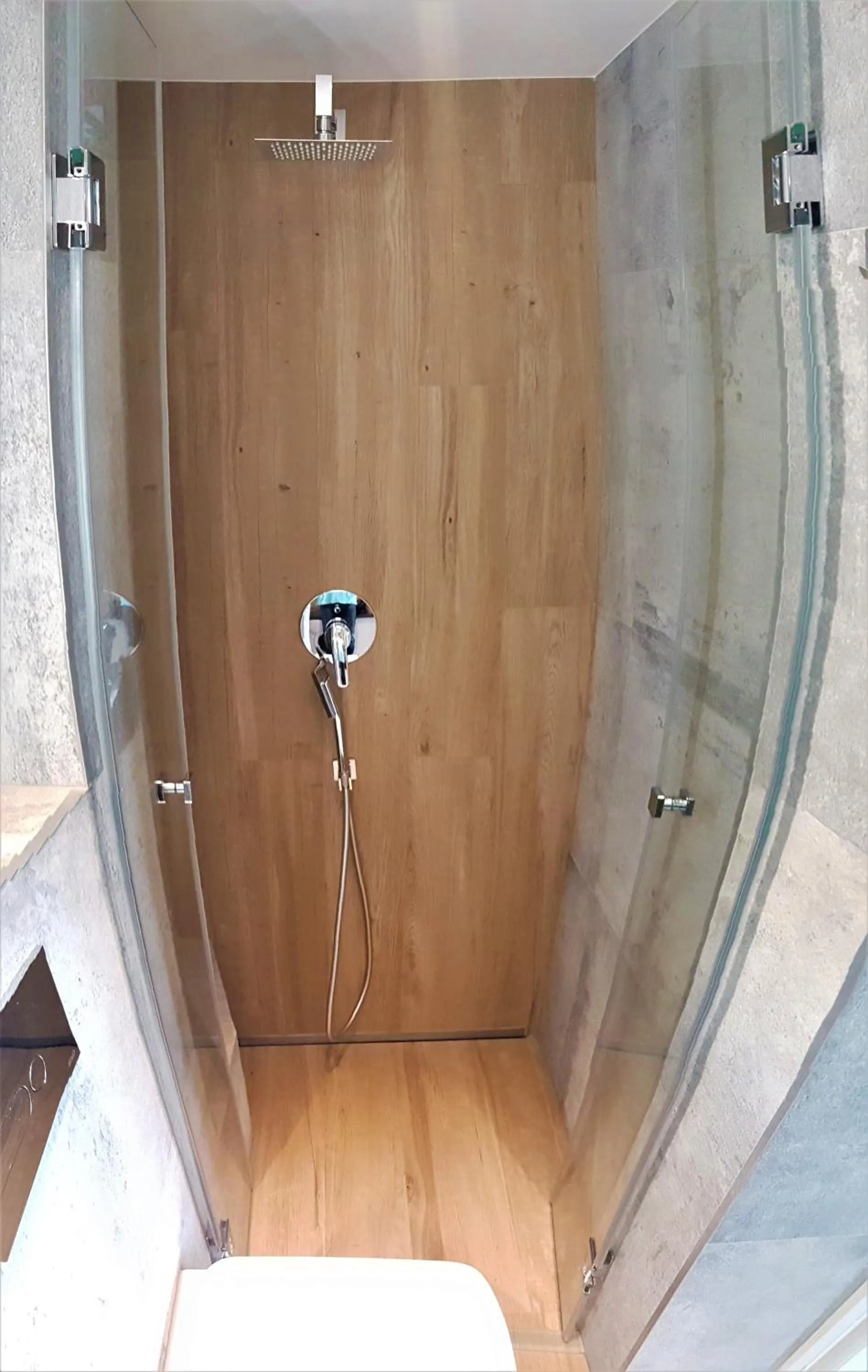 Shower in Planet Hostel