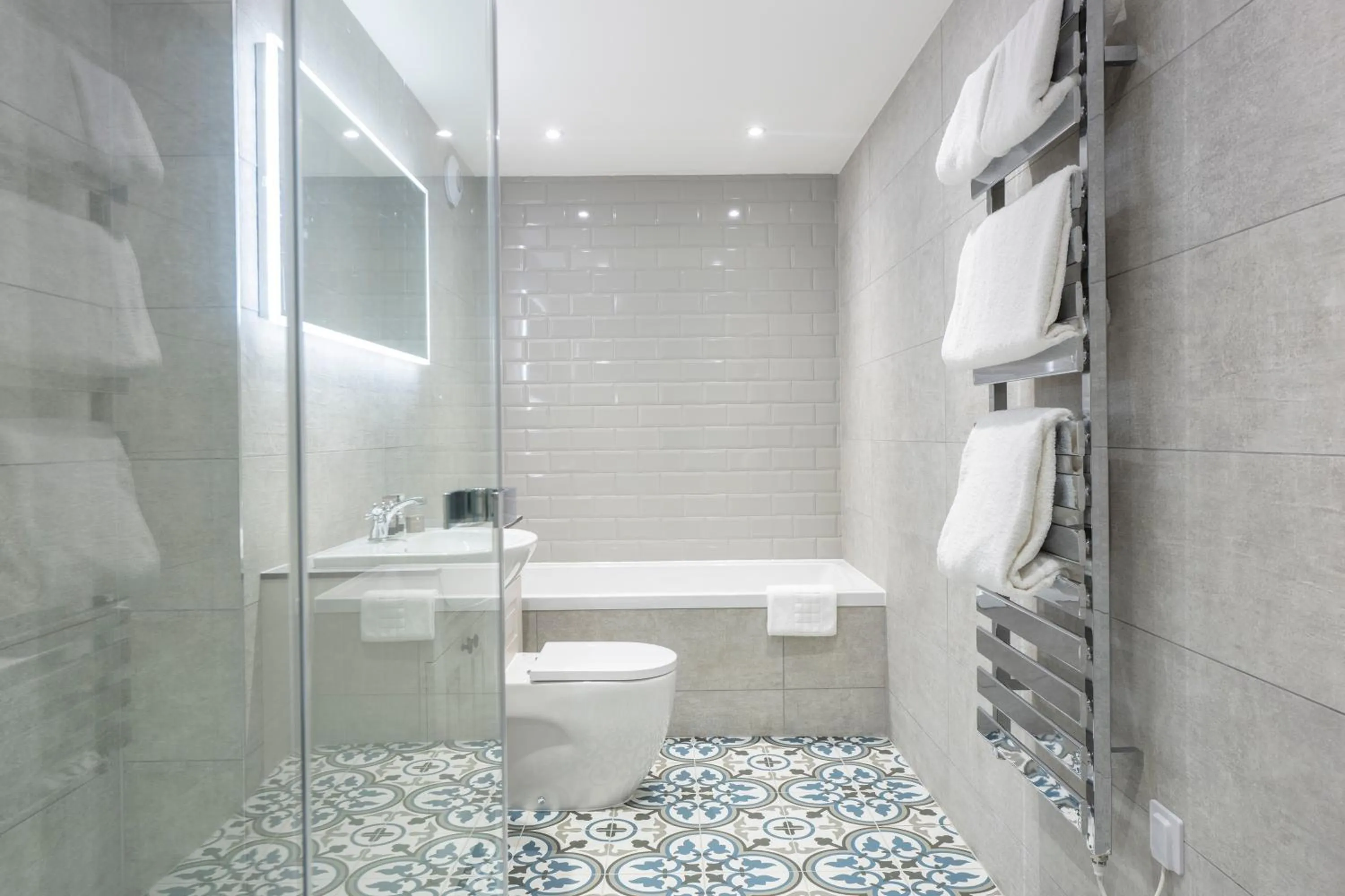 Bathroom in Knipoch House Hotel