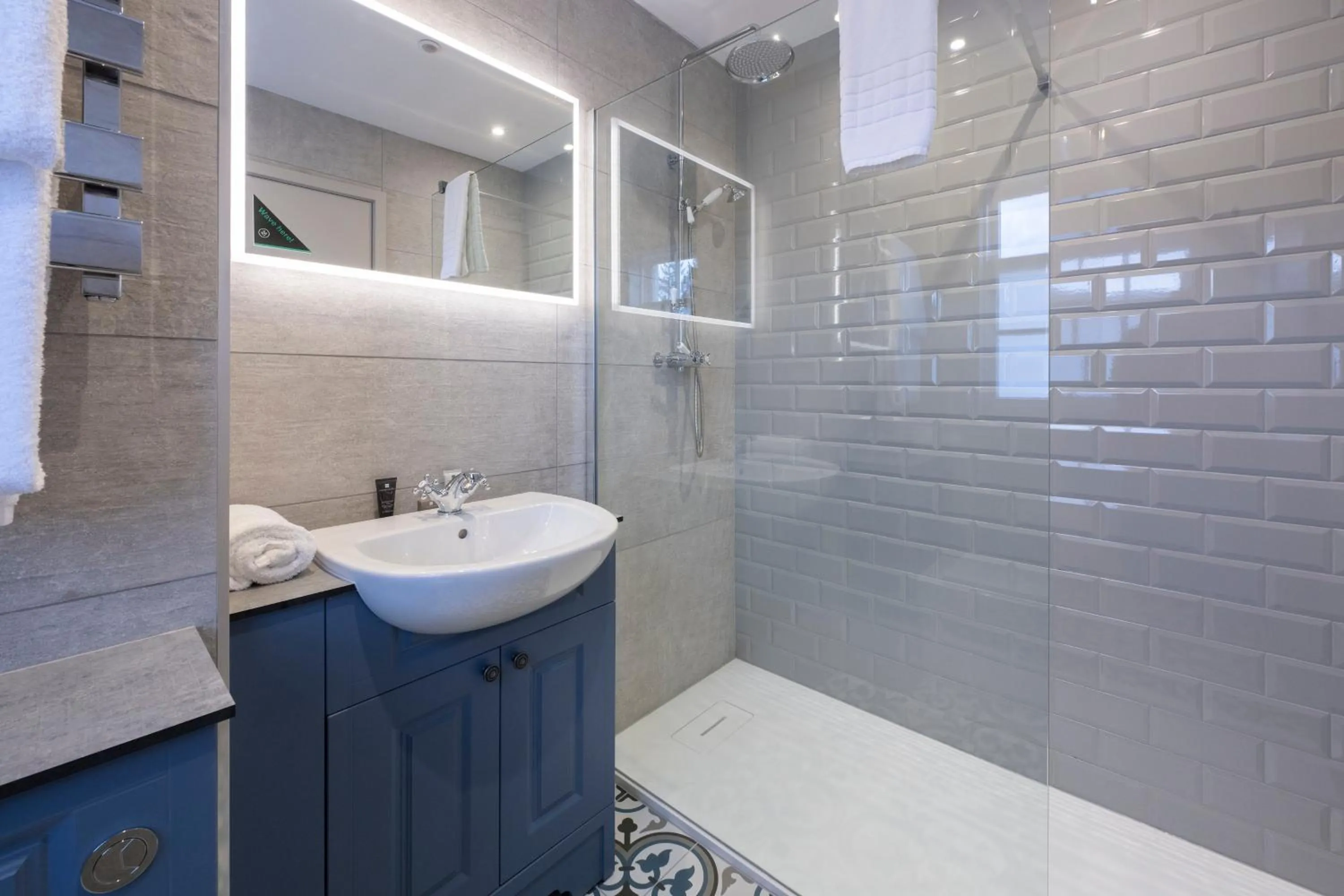 Bathroom in Knipoch House Hotel