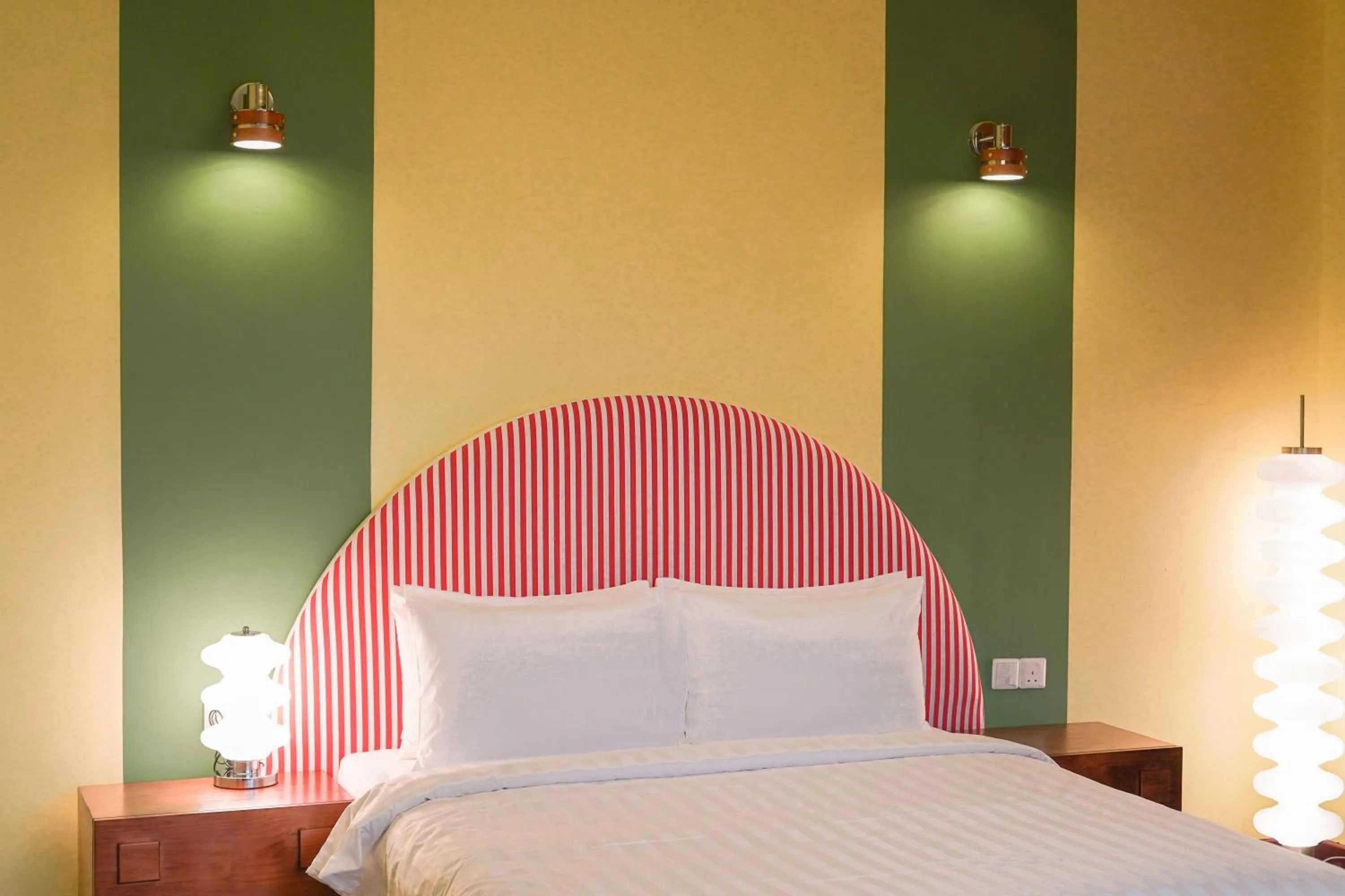 Bedroom, Bed in The Très Hotel