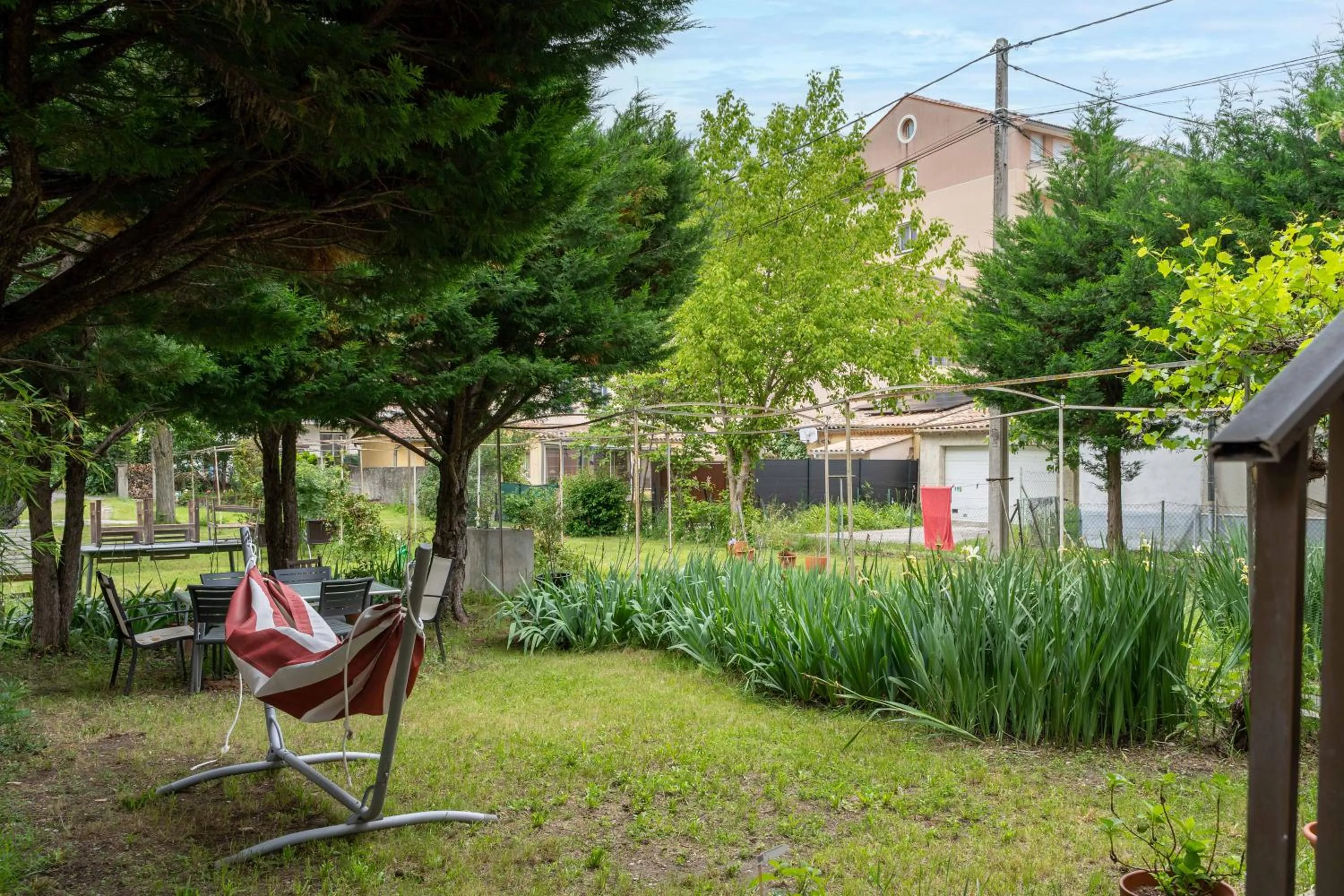 Garden in Alexandra Apartments