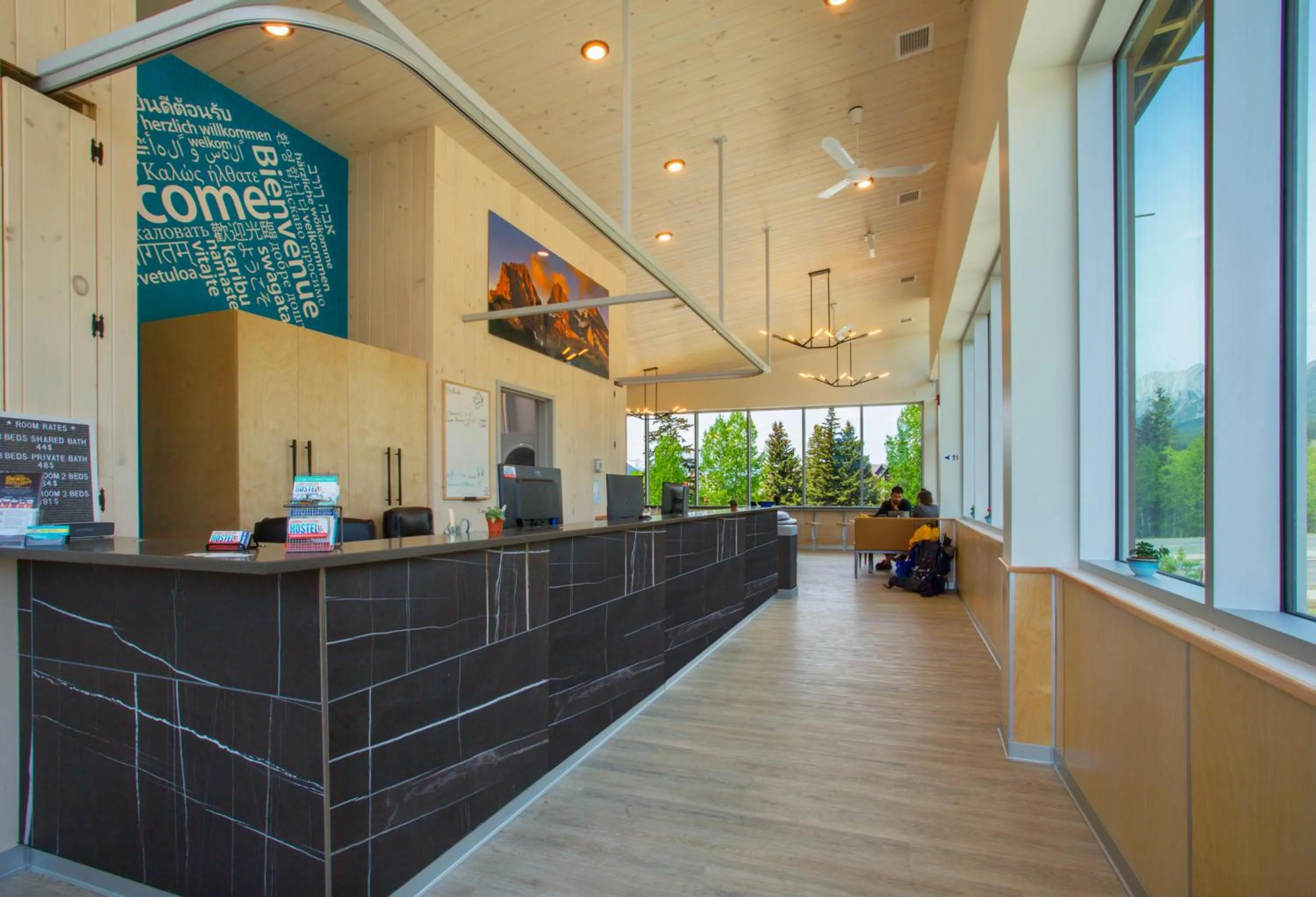 Lobby or reception in Canmore Downtown Hostel