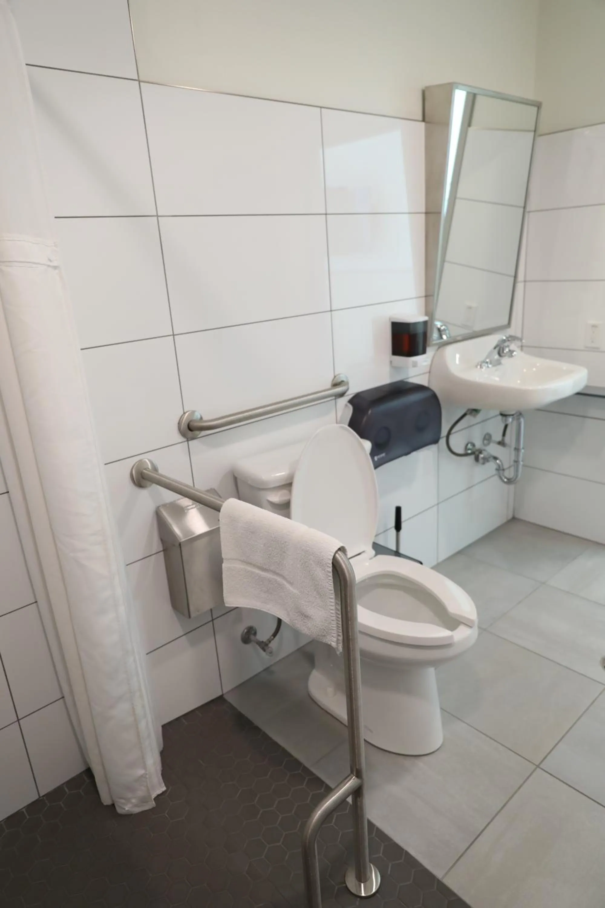 Bathroom in Canmore Downtown Hostel