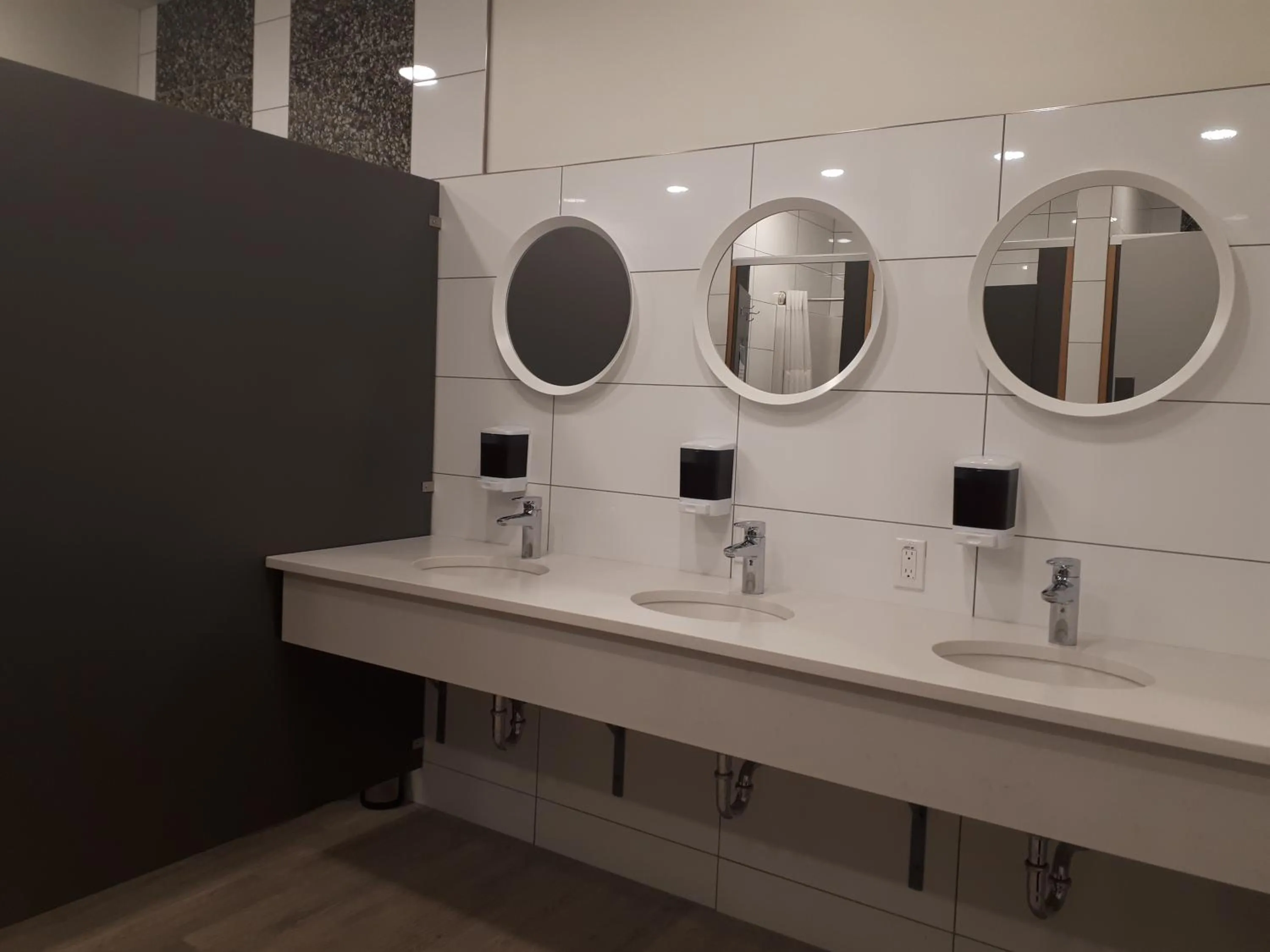 Bathroom in Canmore Downtown Hostel