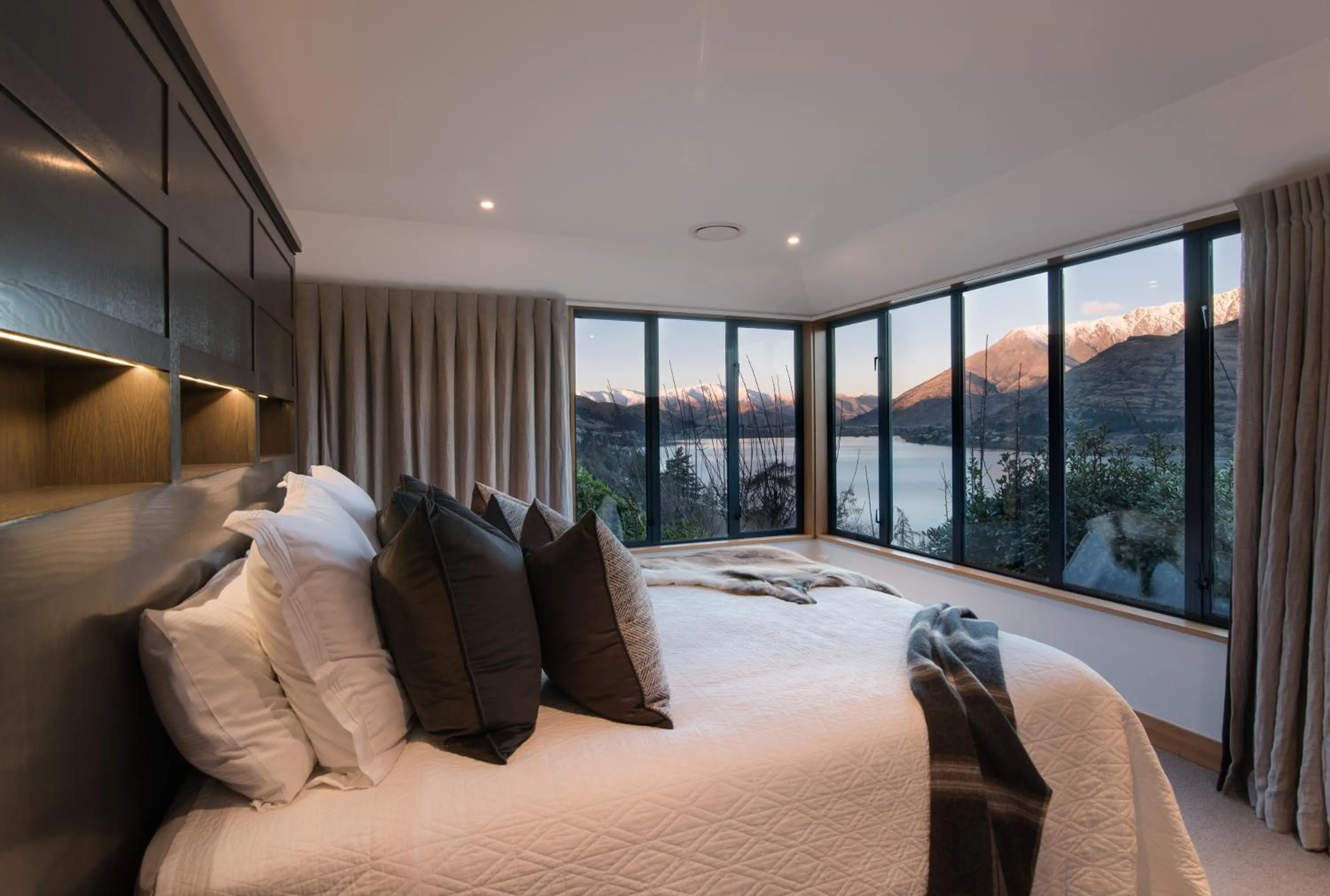 Bedroom, Bed in Panorama House by Sotheby's Luxury Rental Homes