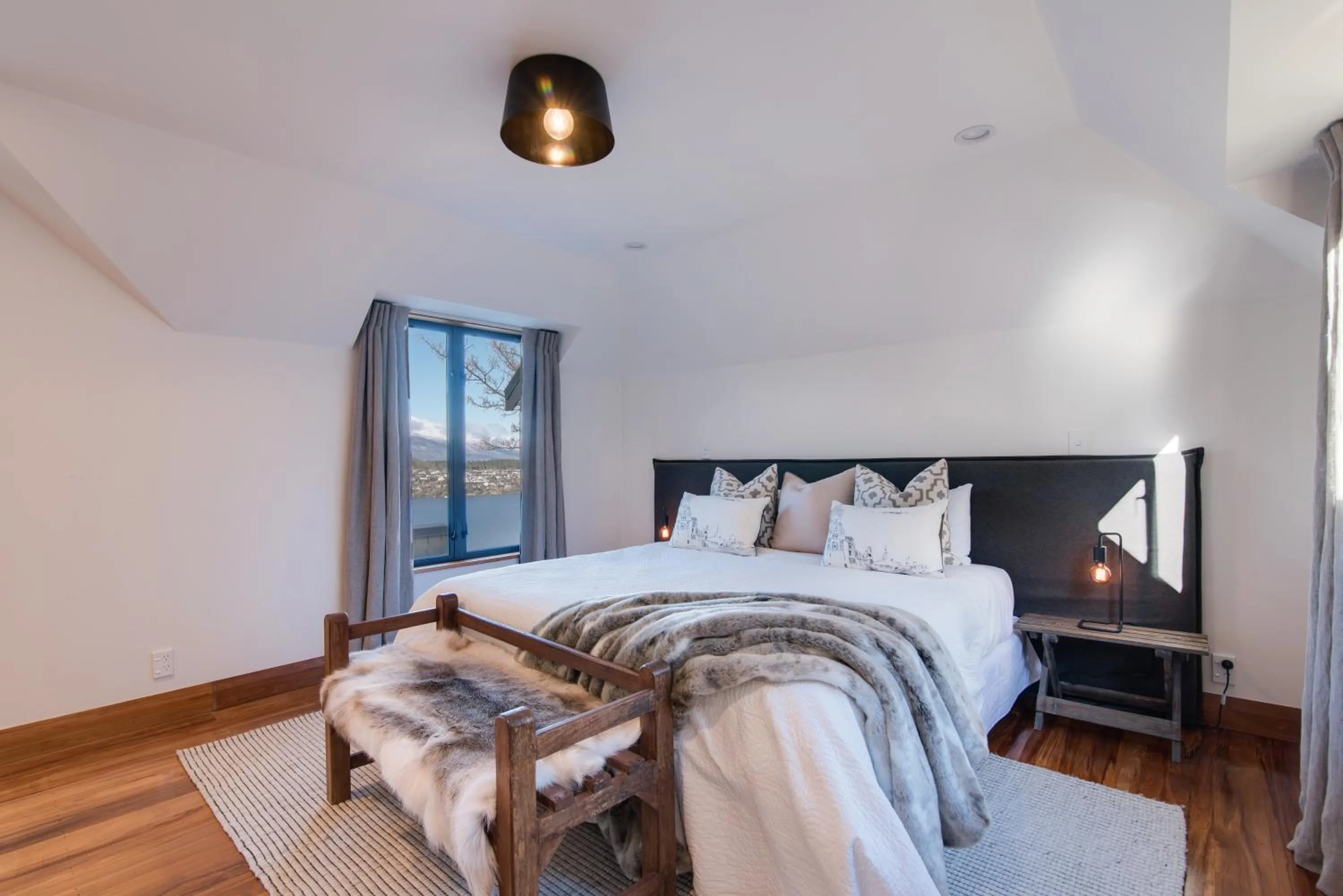 Bedroom, Bed in Panorama House by Sotheby's Luxury Rental Homes